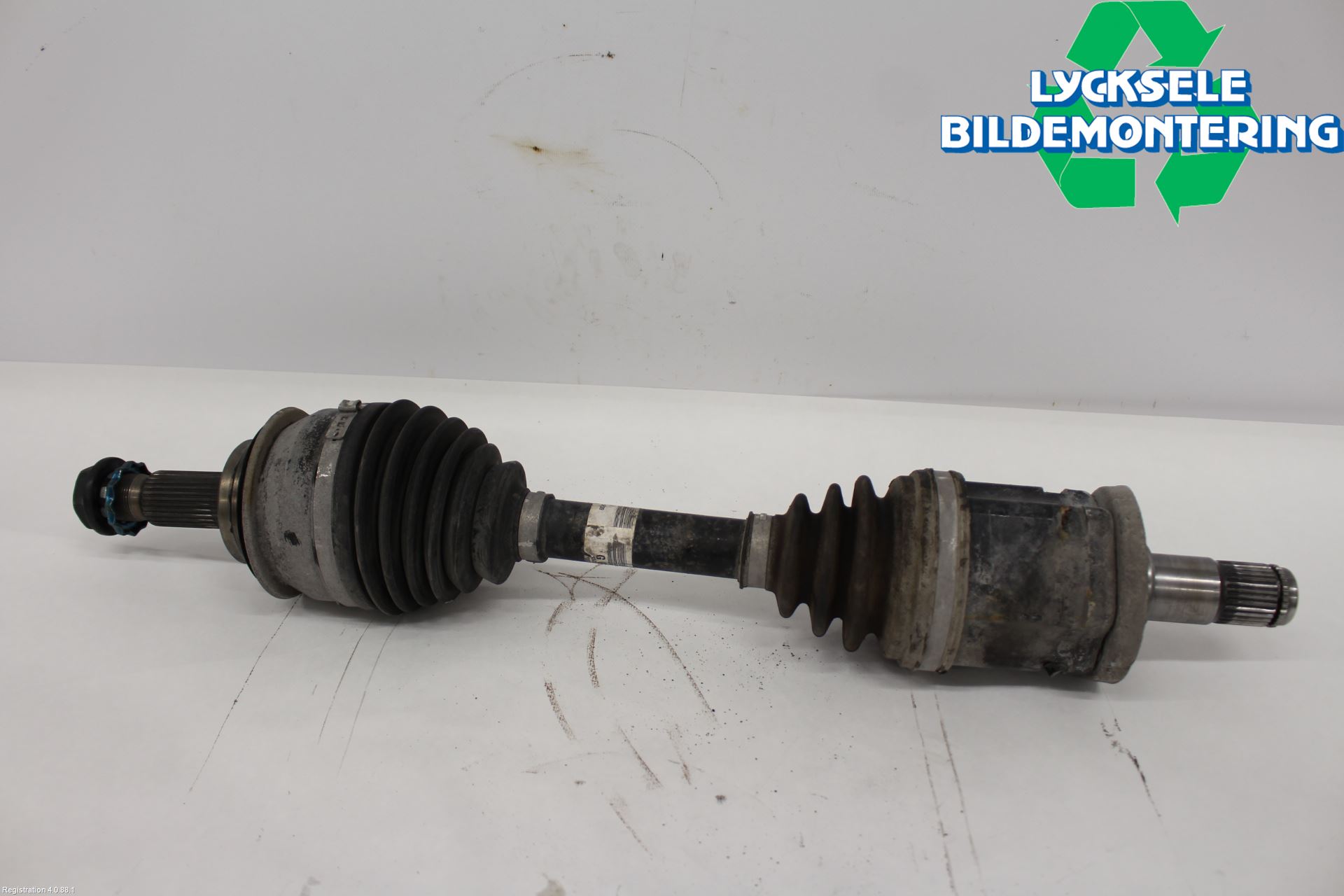 Toyota HILUX 16- Drivaxel Fram Vänster
