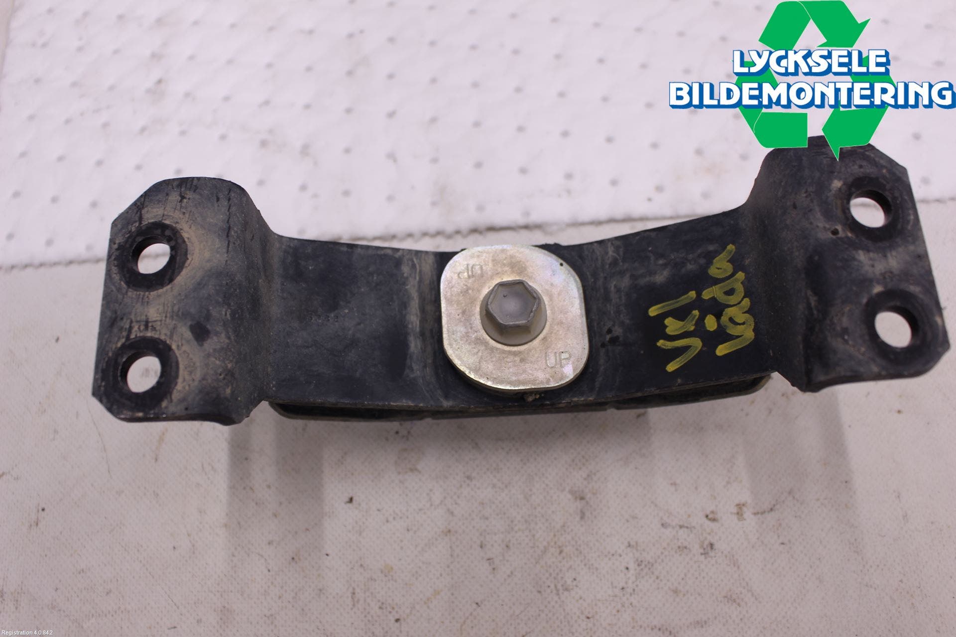 Toyota HILUX 16- Växellådsfäste