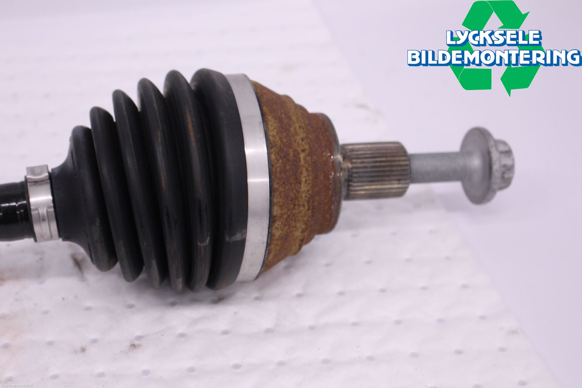Volkswagen VW T-ROC 18- Drivaxel Fram Vänster