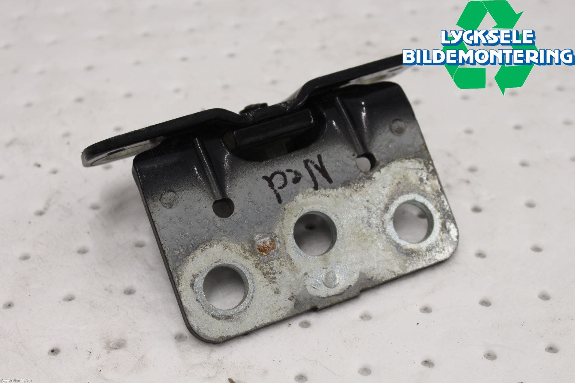 Volvo XC90 07-14 Bakluckegångjärn Vä