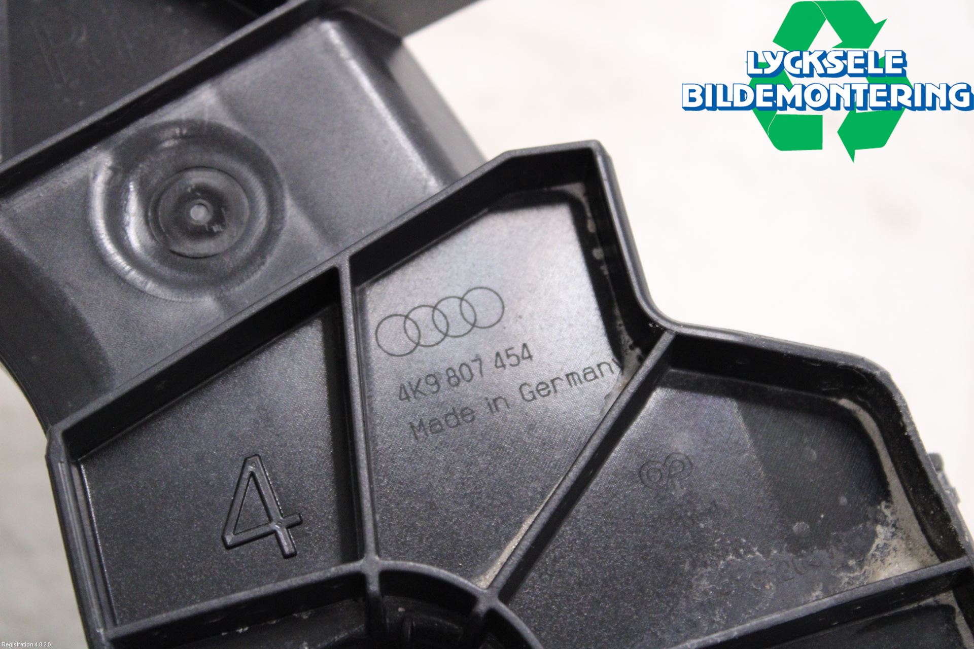 Audi A6 F2/C8 19- Stötfångarfäste Bak Hö