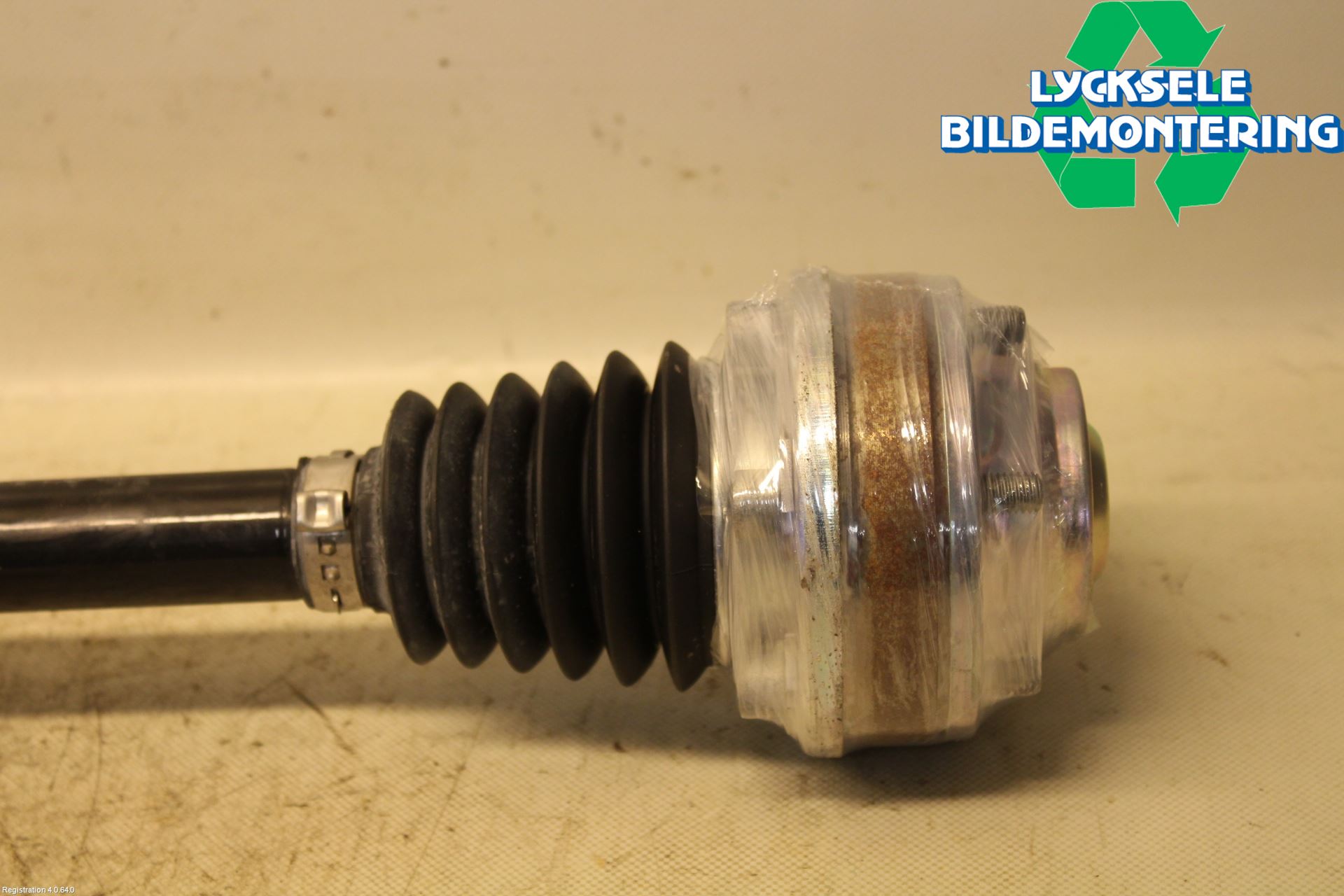 Volkswagen VW TIGUAN 16-24 Drivaxel Bak Vänster
