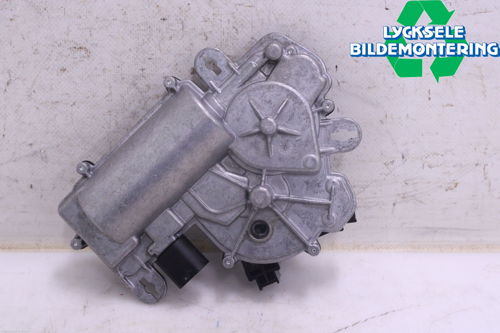 Volkswagen VW PASSAT 15-19 Bakluckeöppnare Automatisk