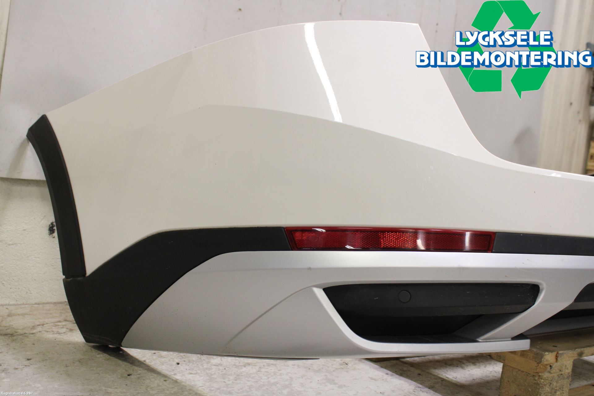 Skoda SUPERB 16-24 Stötfångarbeklädnad Bak