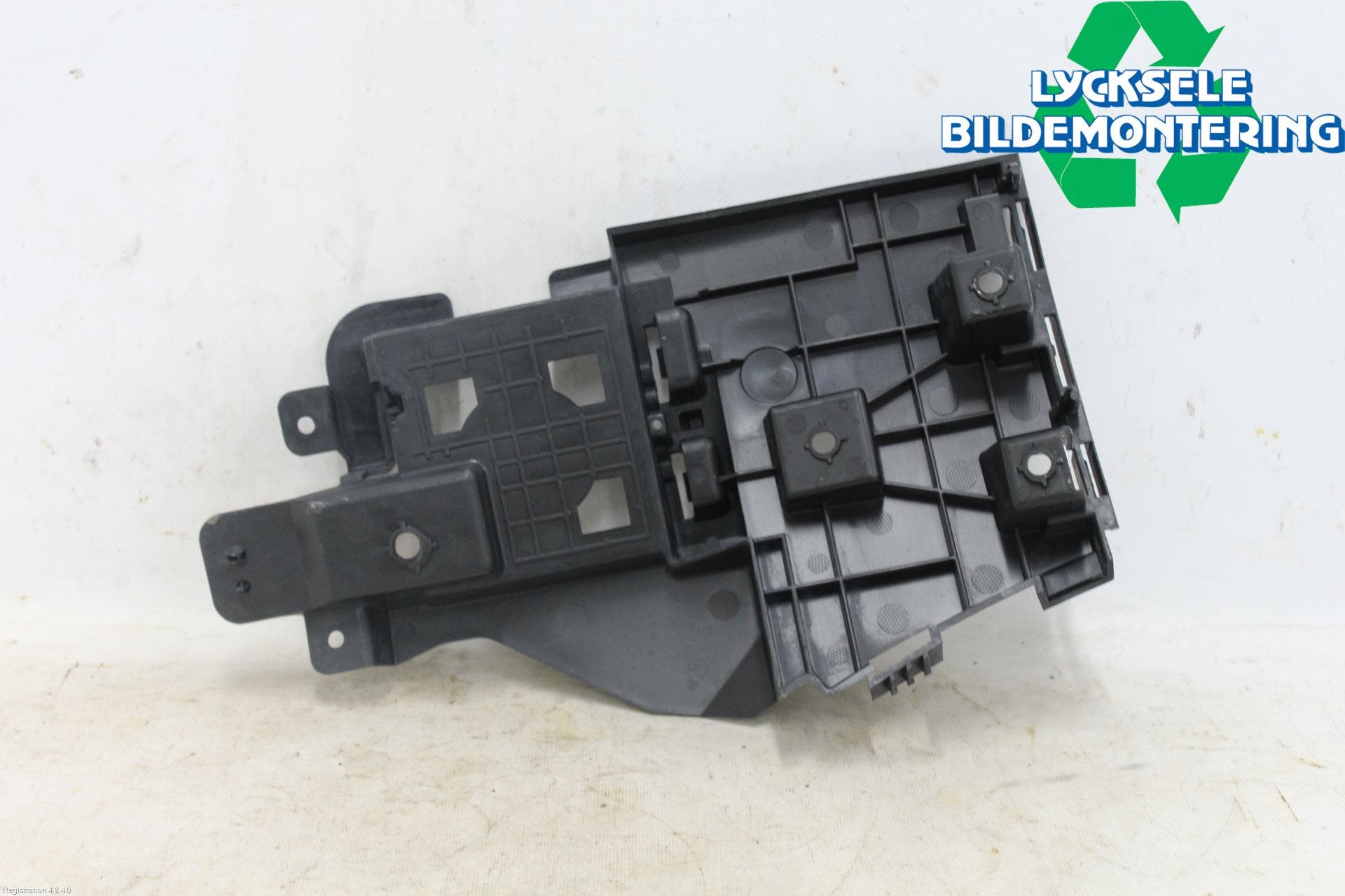 Volvo V60 14-18 Stötfångarfäste Bak Hö