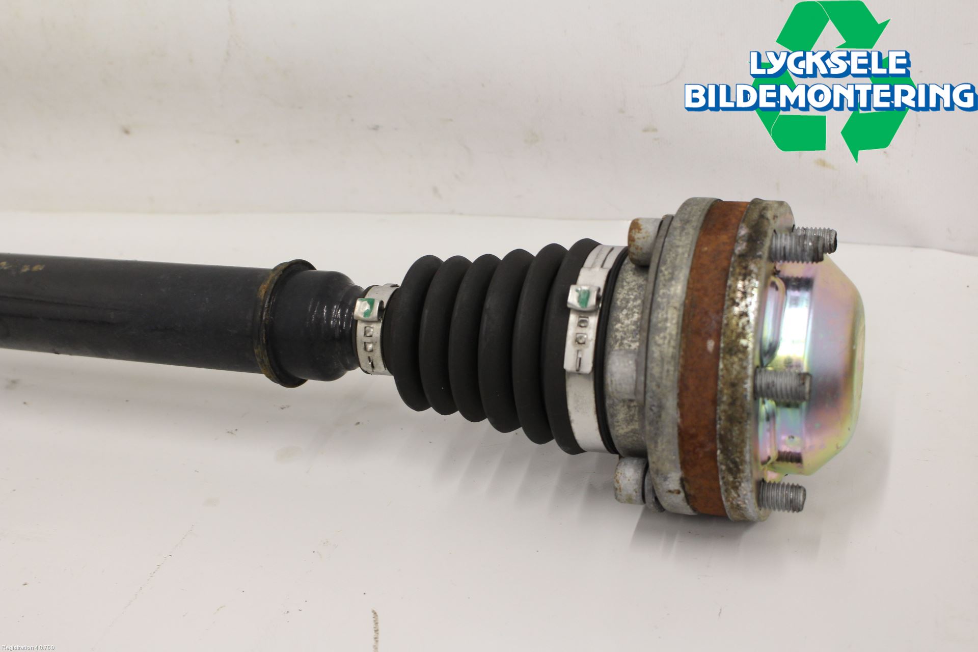 Volkswagen VW PASSAT 11-14 Drivaxel Fram Höger