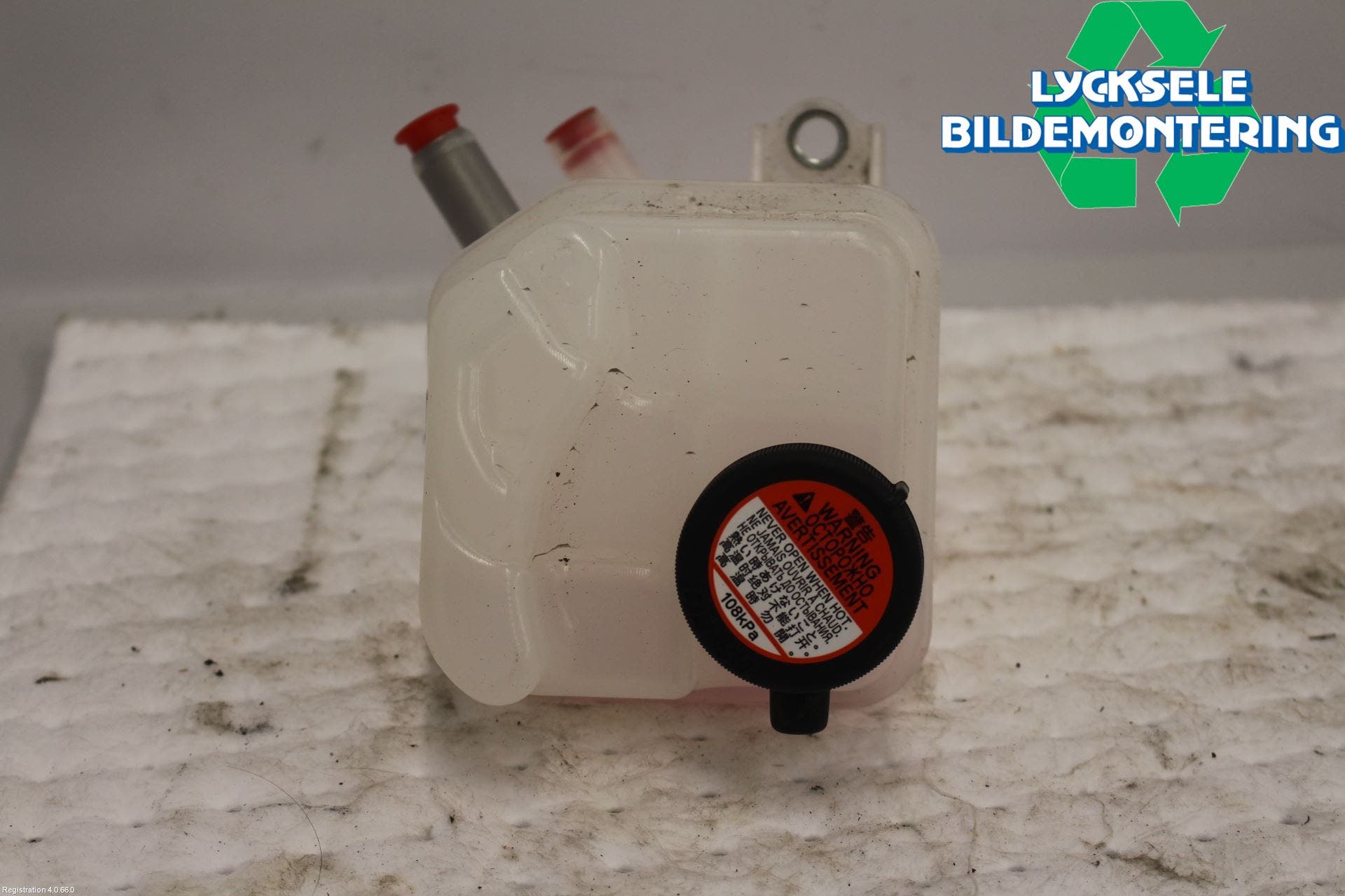 Toyota AURIS 13-19 Expansionstank