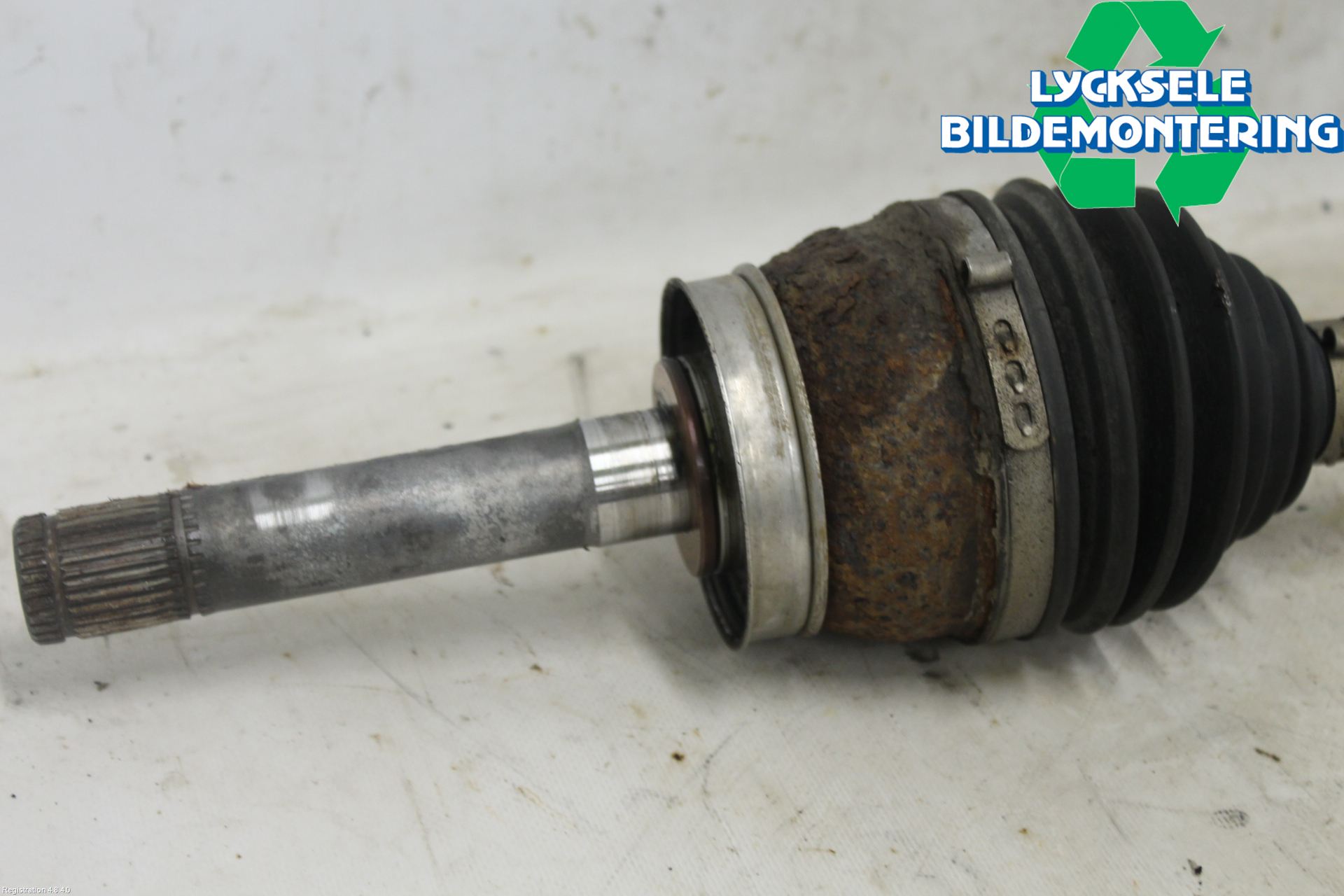 Nissan NAVARA 98-05 Drivaxel Fram Höger