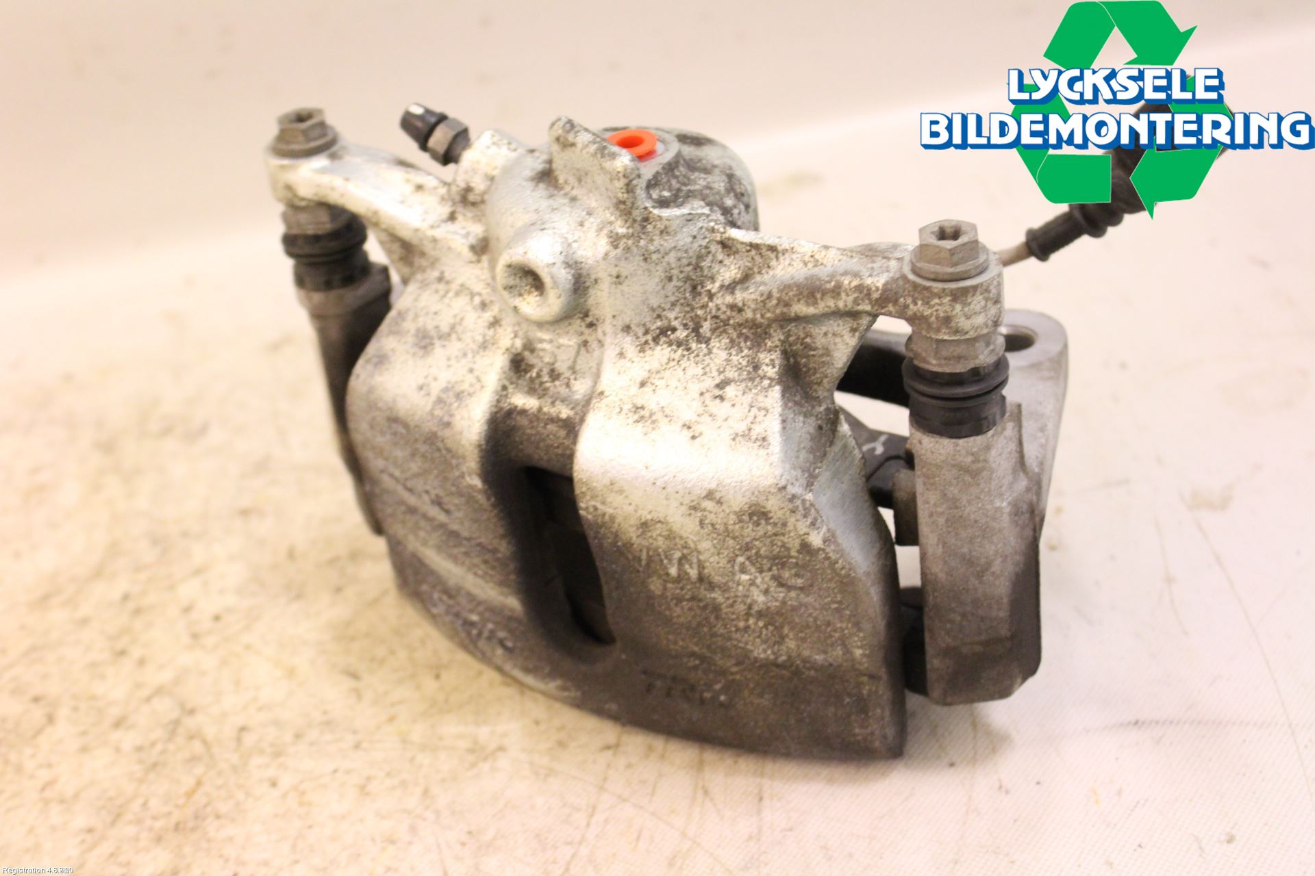 Volkswagen VW PASSAT 15-19 Bromsok Fram Höger