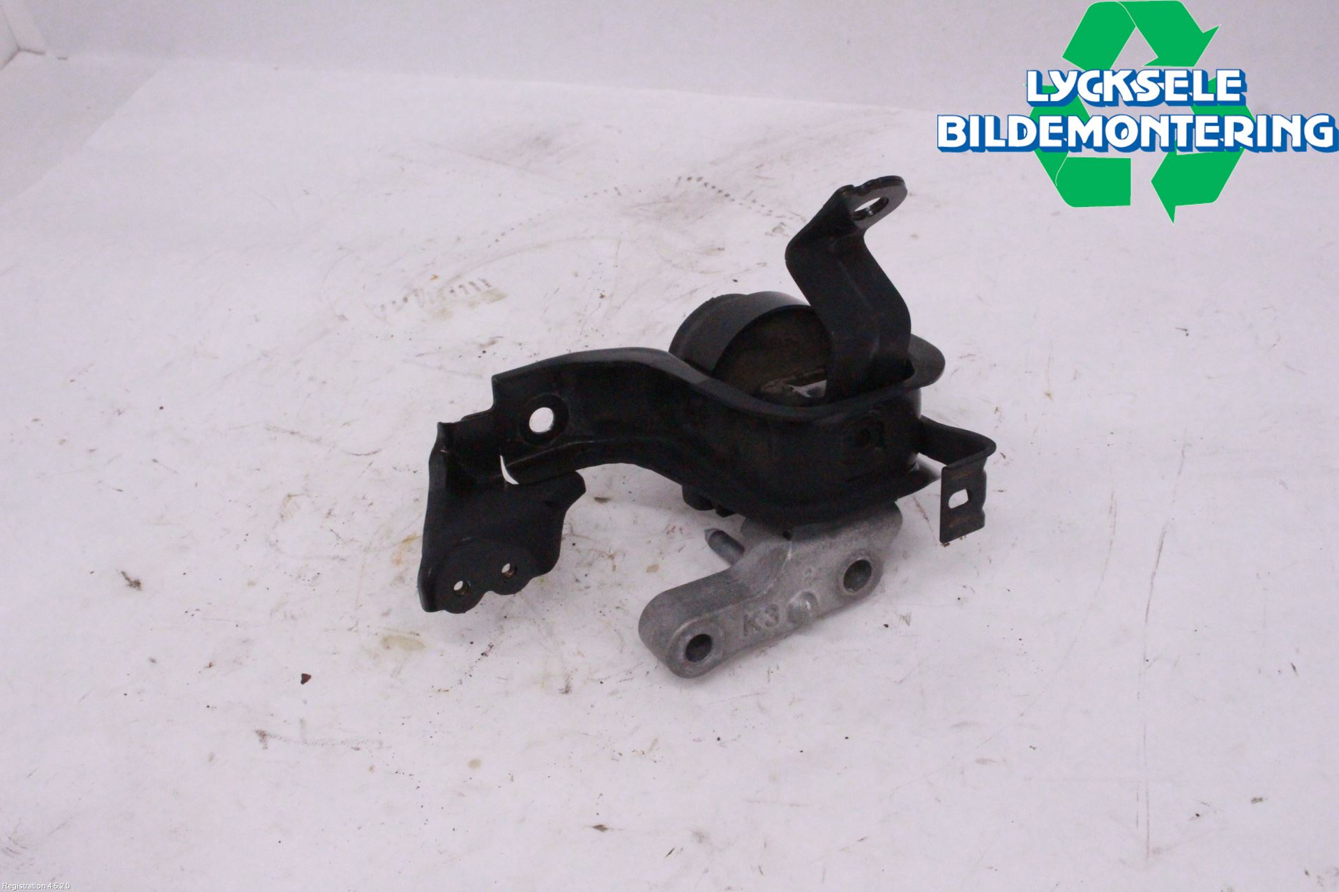 Toyota YARIS XP21 20- Motorfäste