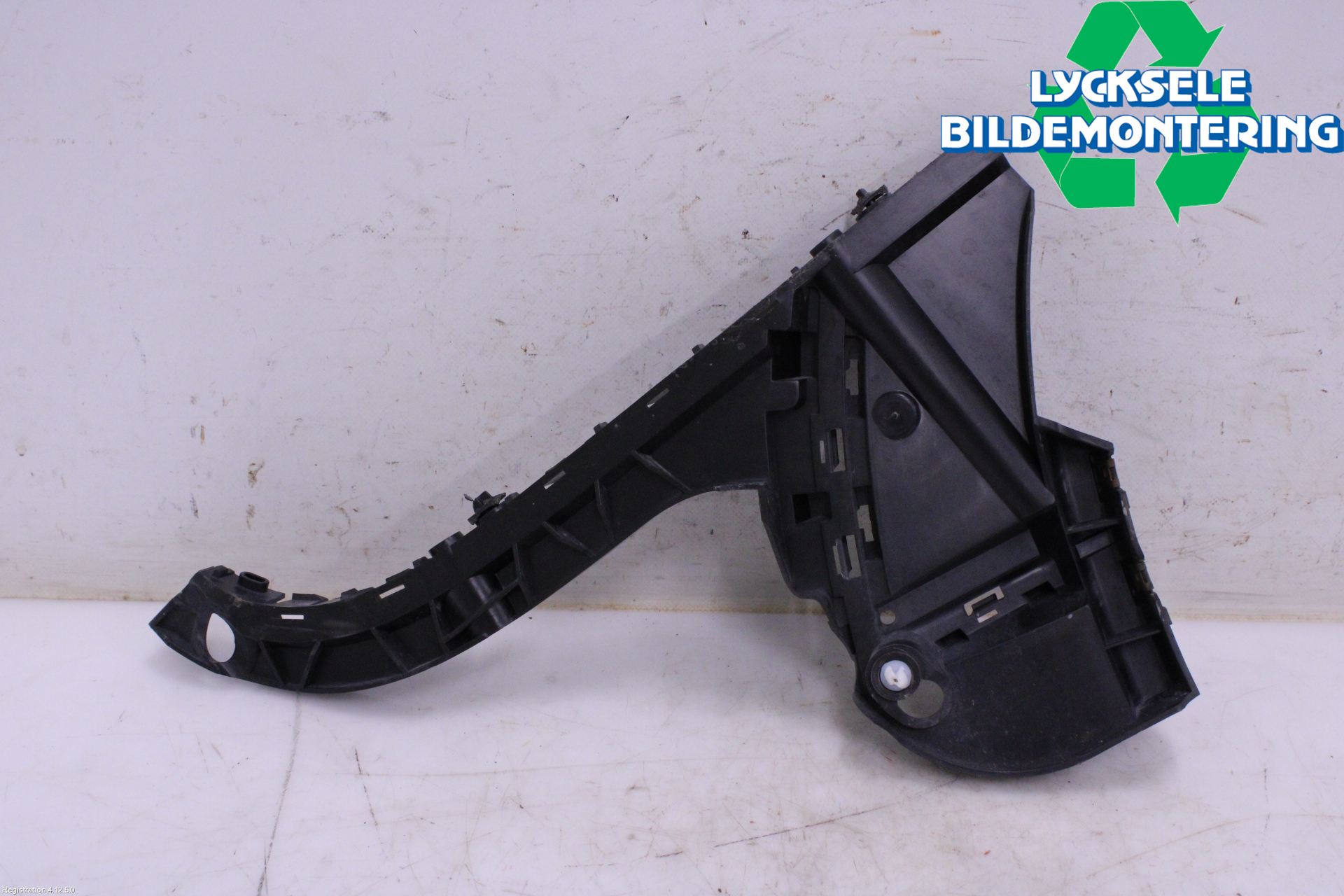 Volvo XC70 08-13 Stötfångarfäste Bak Vä