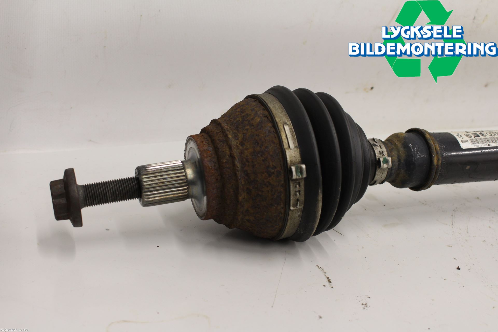 Volkswagen VW PASSAT 11-14 Drivaxel Fram Höger
