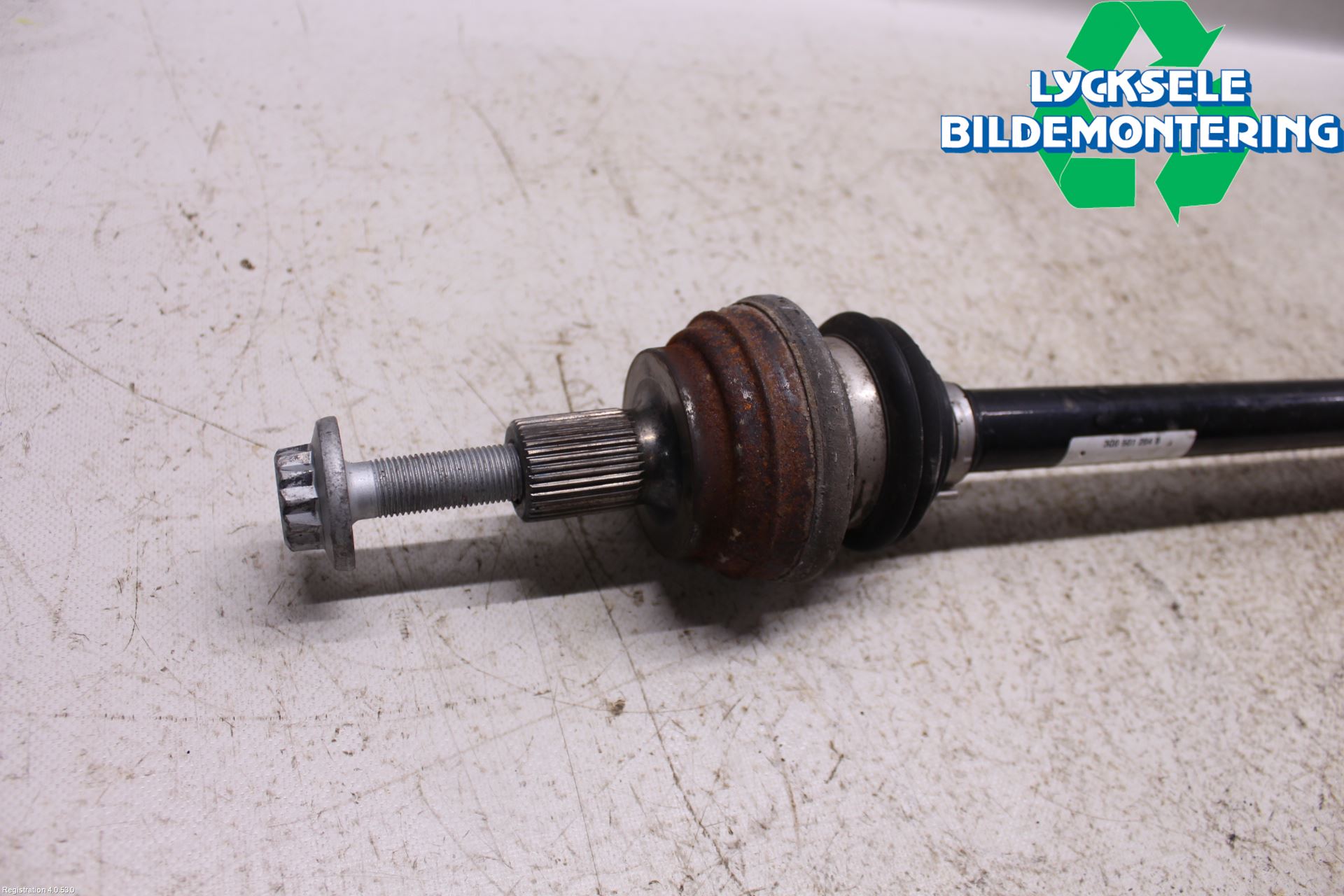 Volkswagen VW TIGUAN 16-24 Drivaxel Bak Höger