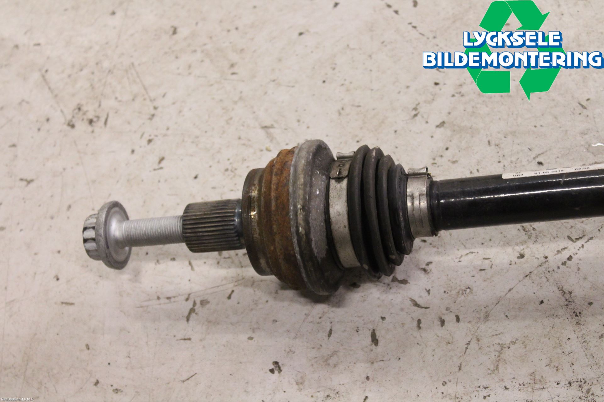 Volkswagen VW PASSAT 15-19 Drivaxel Bak Vänster