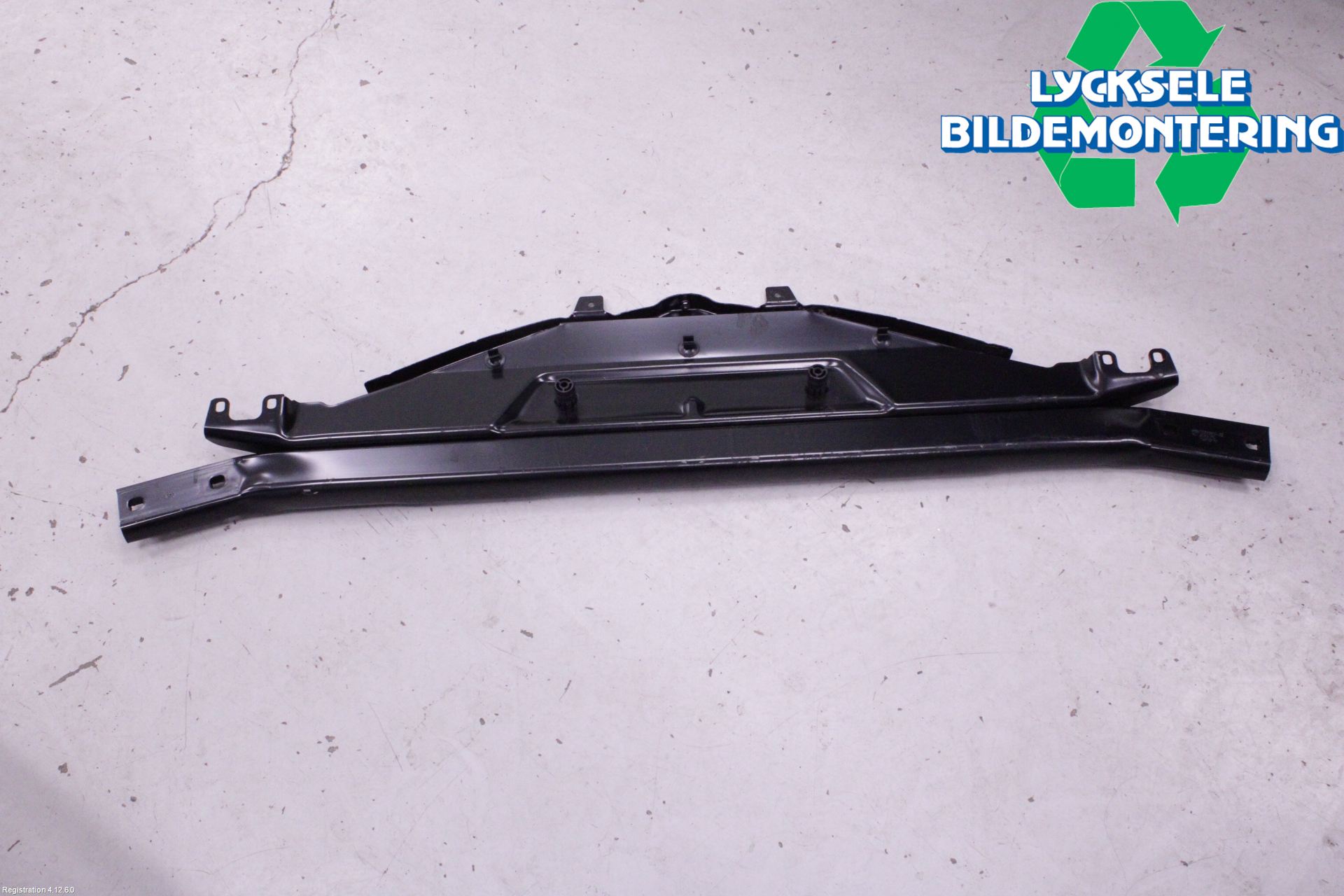 BMW 5 F10/F11/F18 09-17 Front Huvlåsplåt-Balk