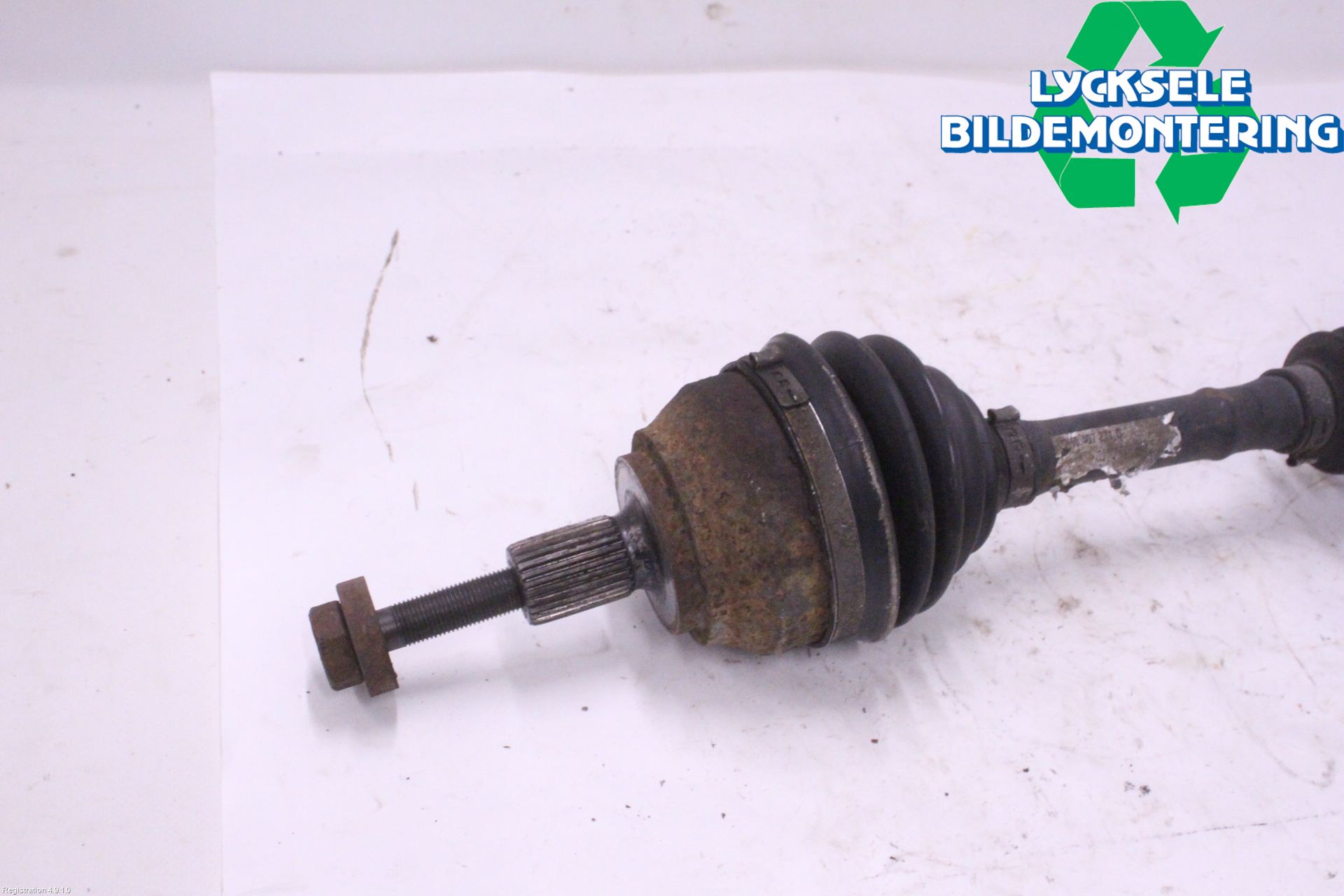 Volkswagen VW AMAROK 2H 10-22 Drivaxel Fram Vänster