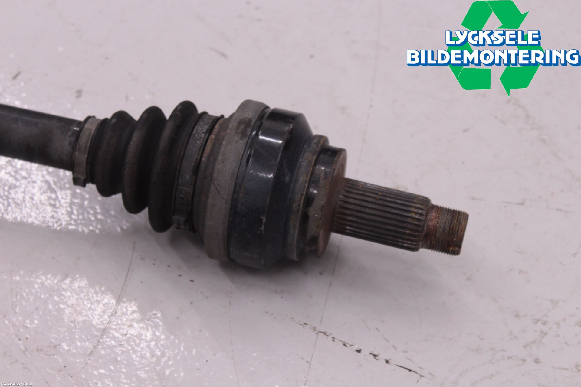 BMW 5 F10/F11/F18 09-17 Drivaxel Bak Höger