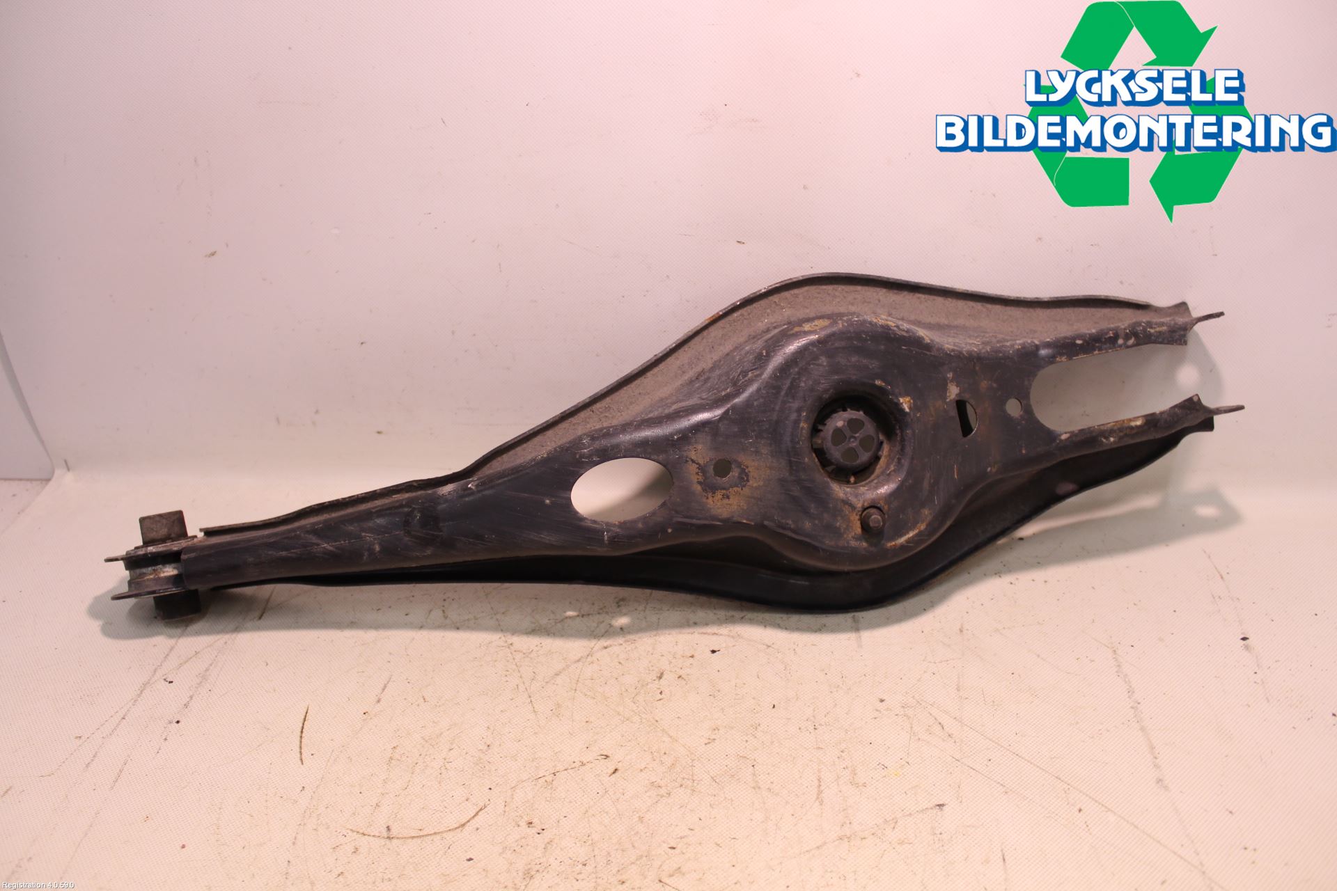 Skoda KAROQ 18- Bärarm Bak Vänster