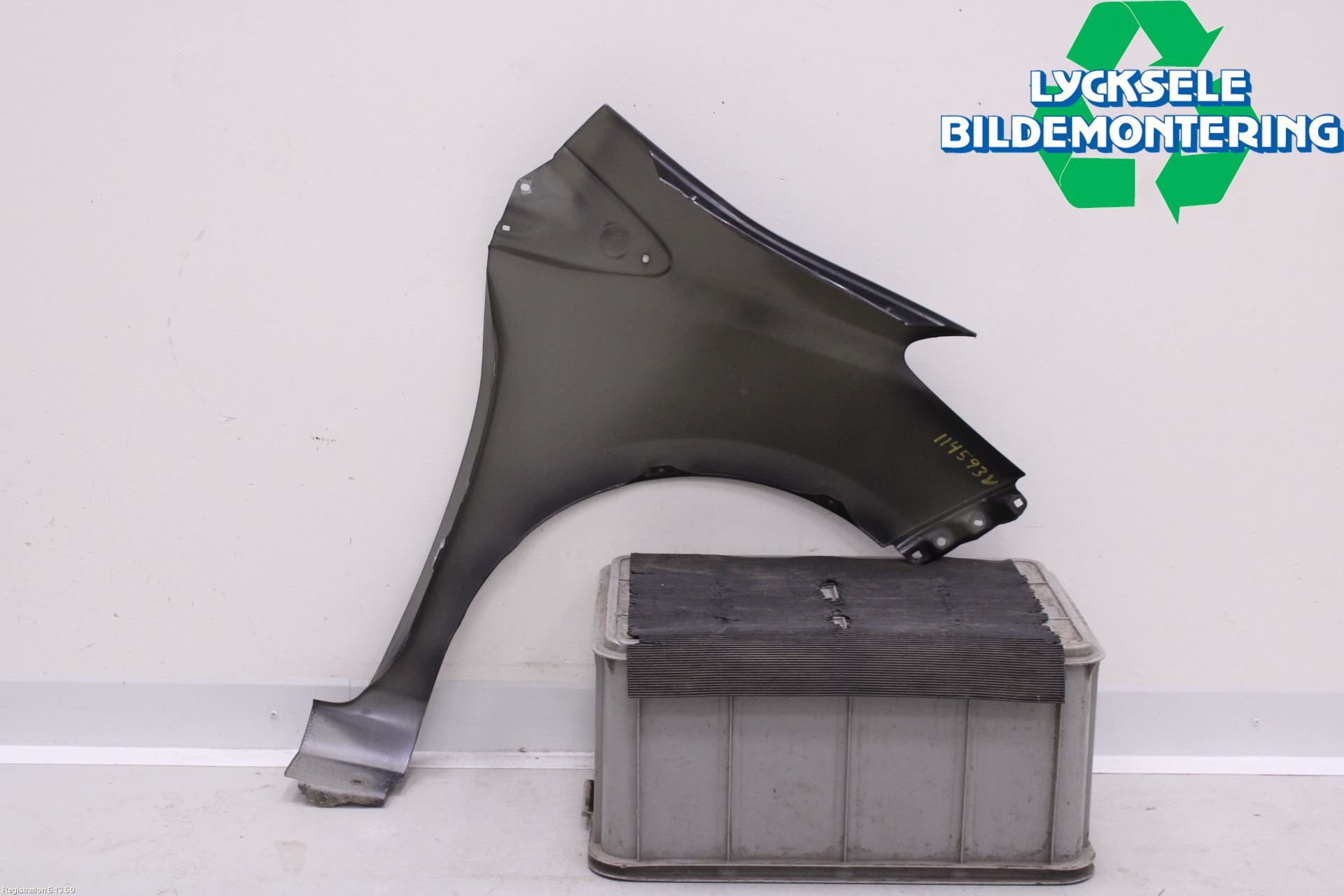 Toyota YARIS XP130 15-20 Skärm Fram Vänster