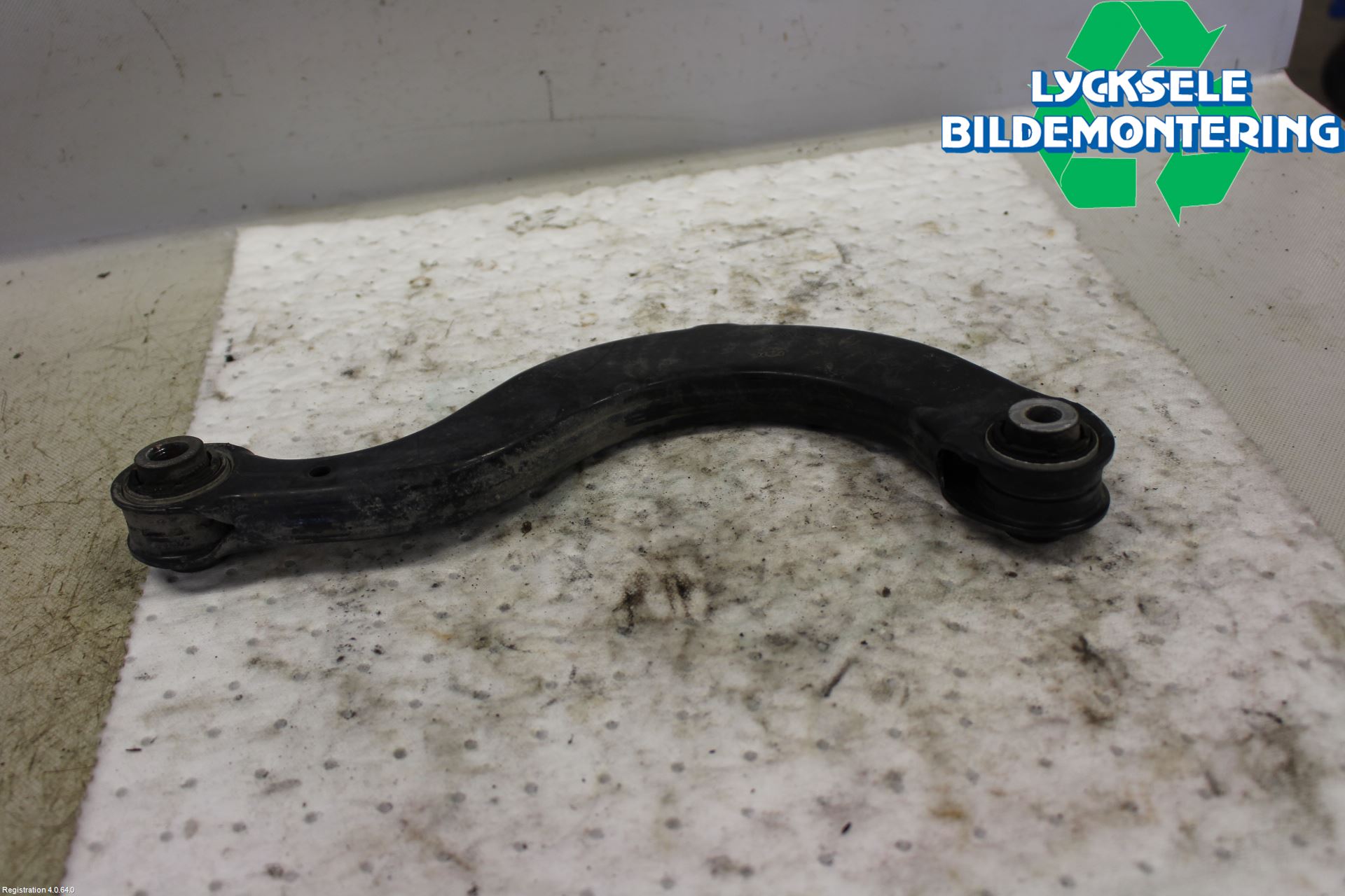 Volkswagen VW TIGUAN 16-24 Bärarm Bak Övre Höger