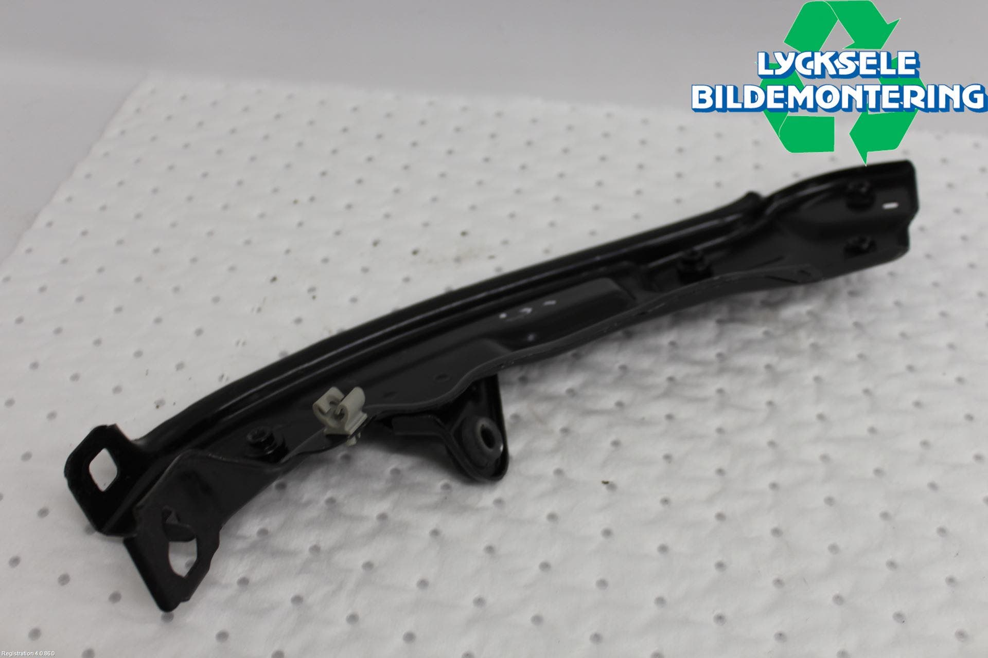 Audi A1 19- Strålkast Fästsarg