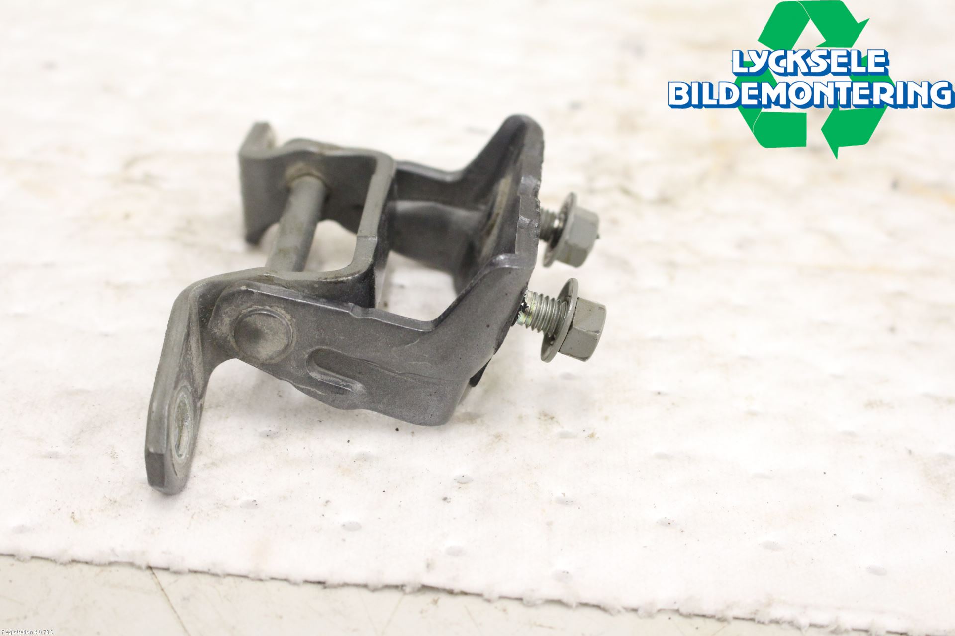 Nissan JUKE 10-14 Dörrgångjärn