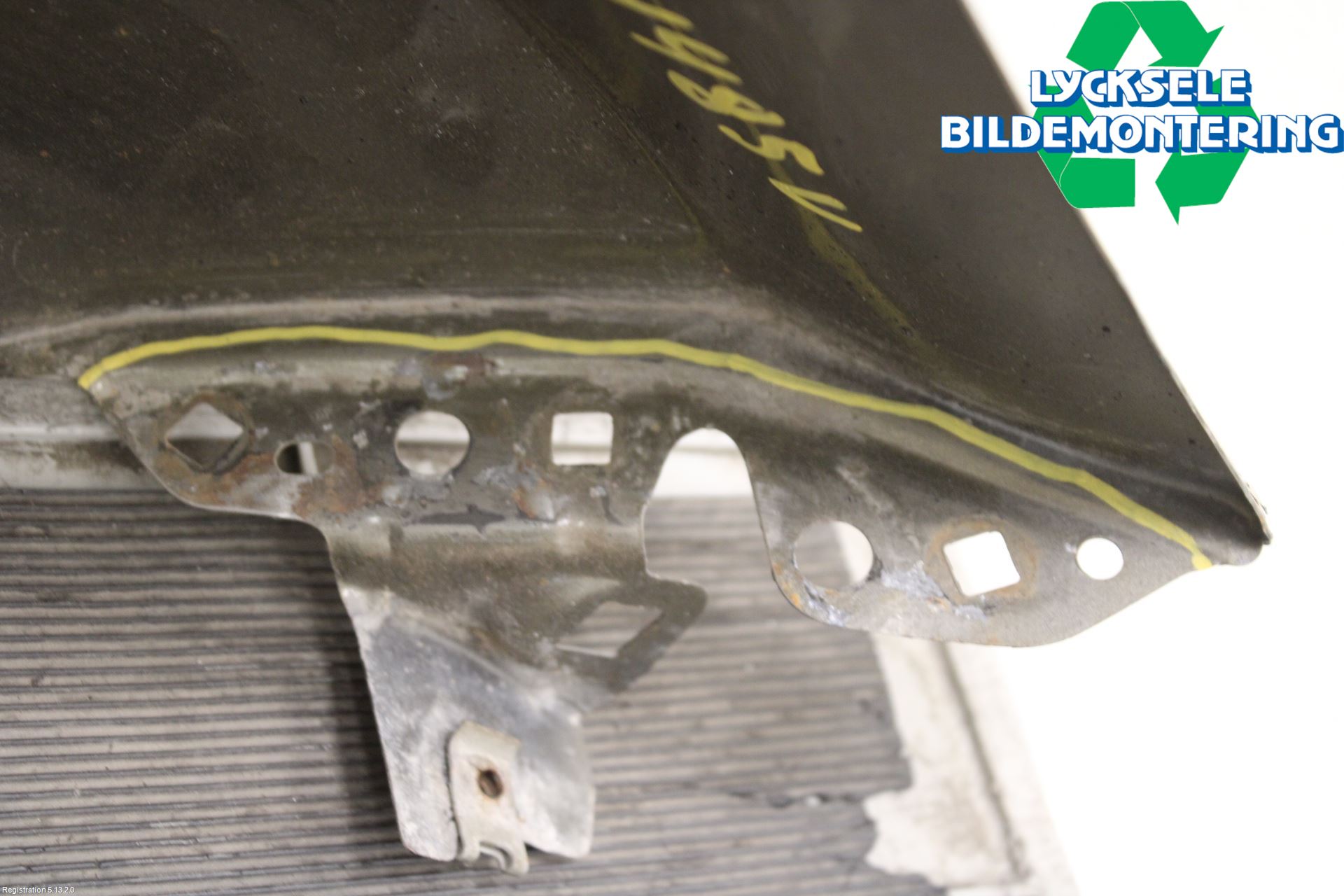 Ford FIESTA 13-17 Skärm Fram Vänster