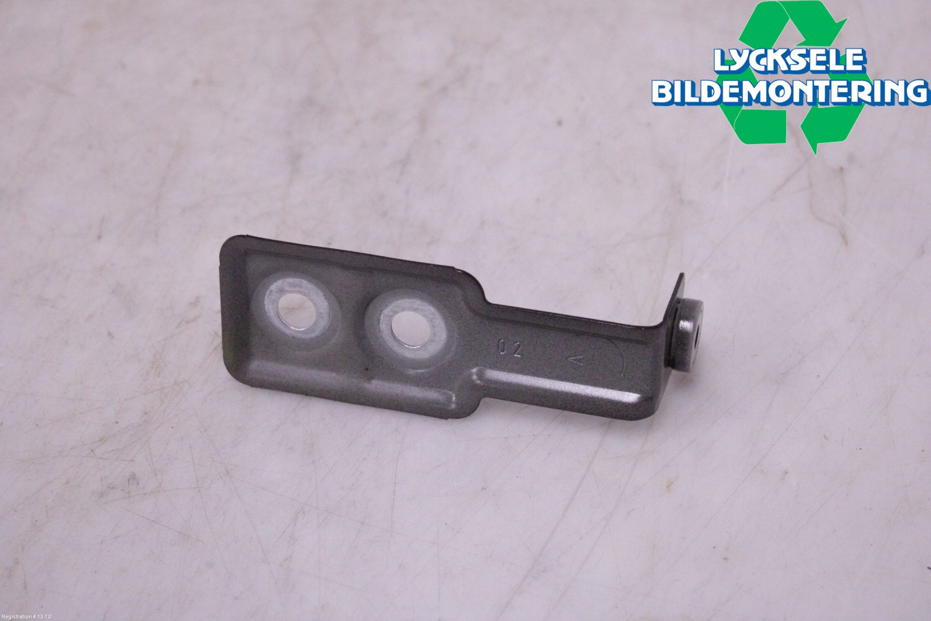 BMW 5 G30/G31/F90 17-23 Skärmfäste Fram Hö