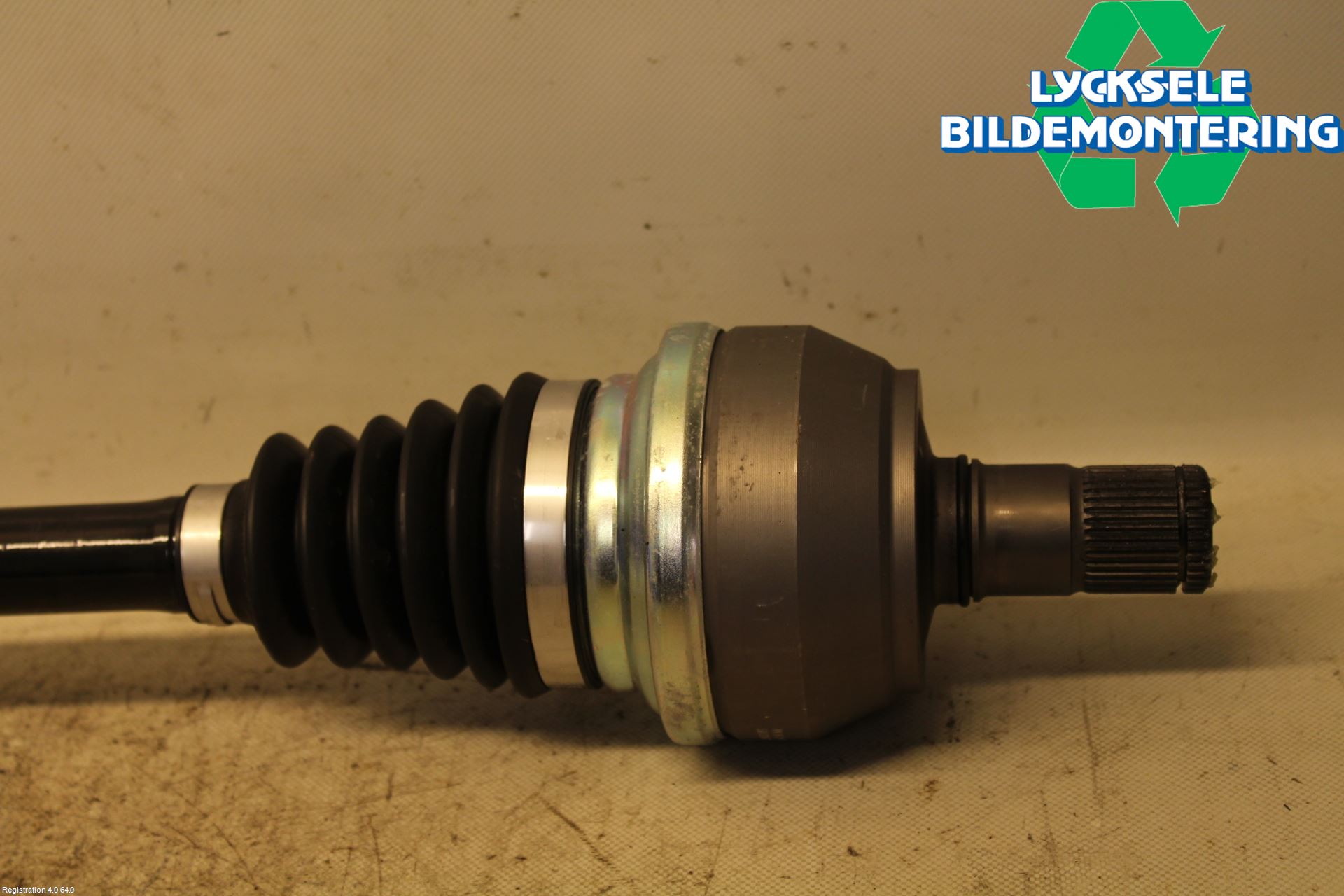 Volkswagen VW TIGUAN 16-24 Drivaxel Fram Vänster