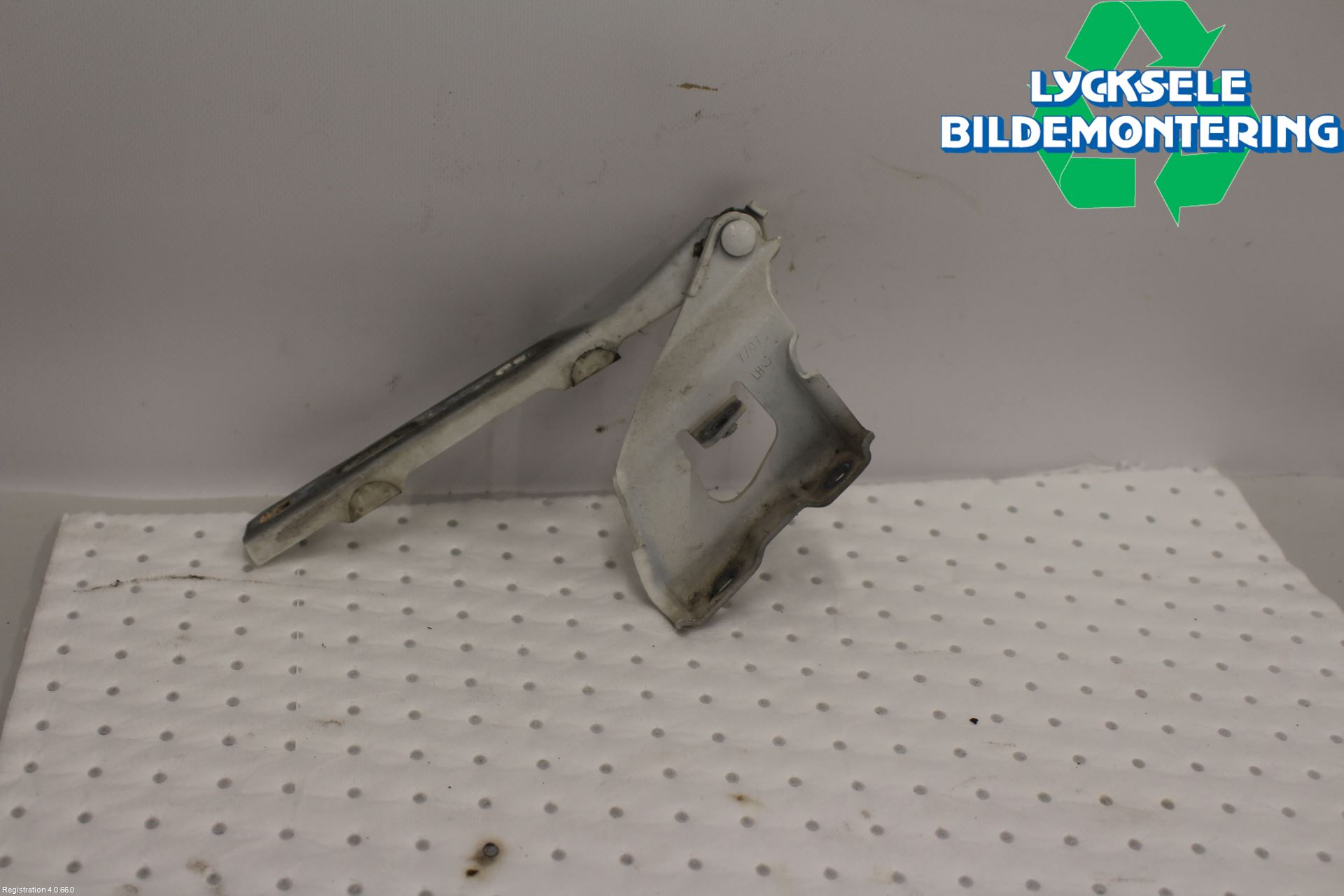 Audi A5 07-16 Huvgångjärn