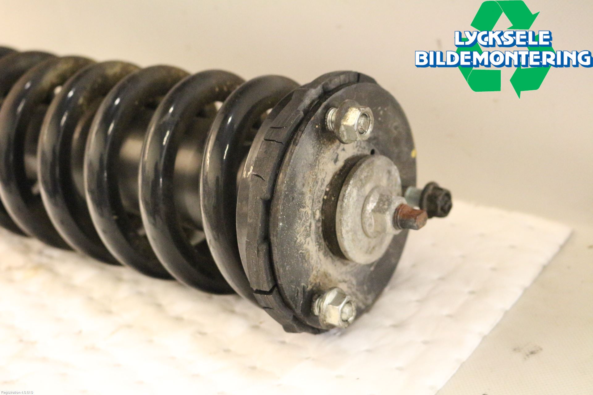 Isuzu D-MAX Fjäderben Fram Höger