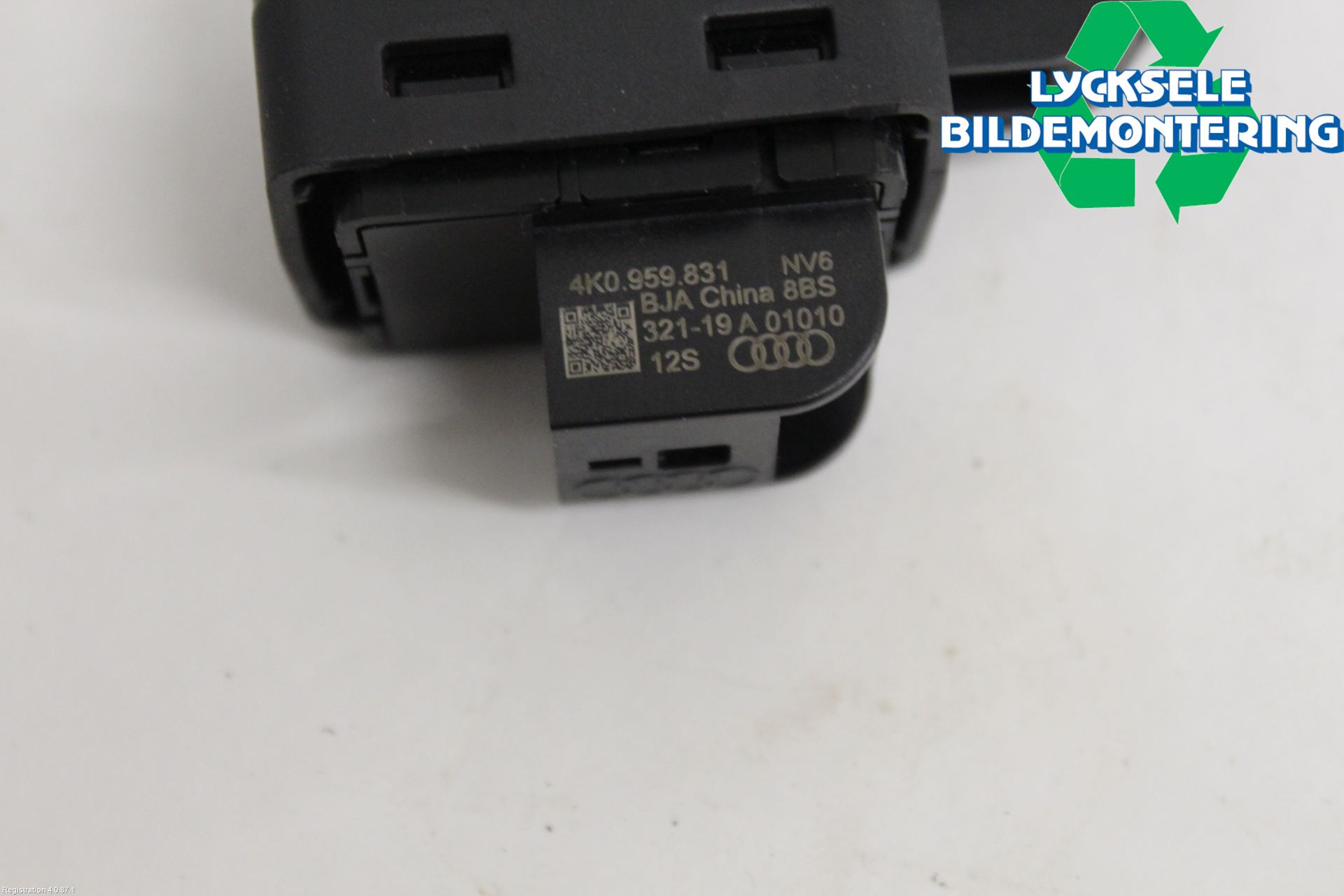 Audi A6 F2/C8 19- Strömställare Baklucka