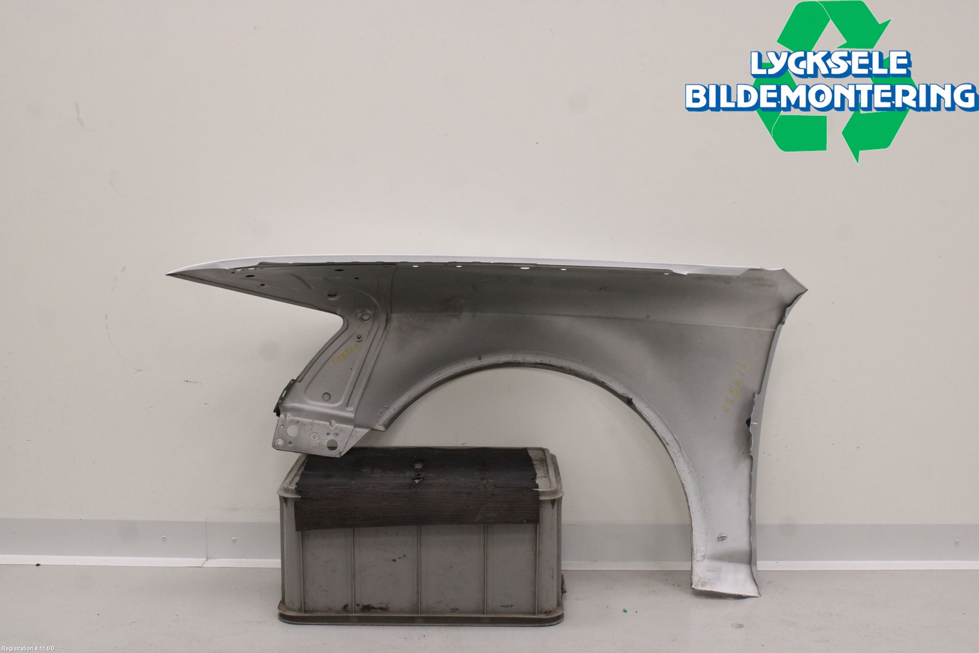 Audi ALLROAD 06-11 Skärm Fram Höger