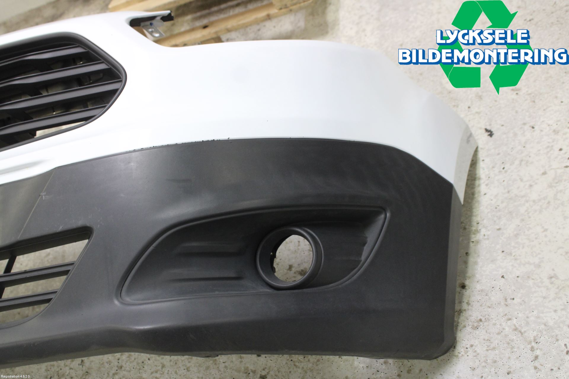 Ford TRANSIT/TOURNEO COURIER 13-23 Stötfångarbeklädnad Fram