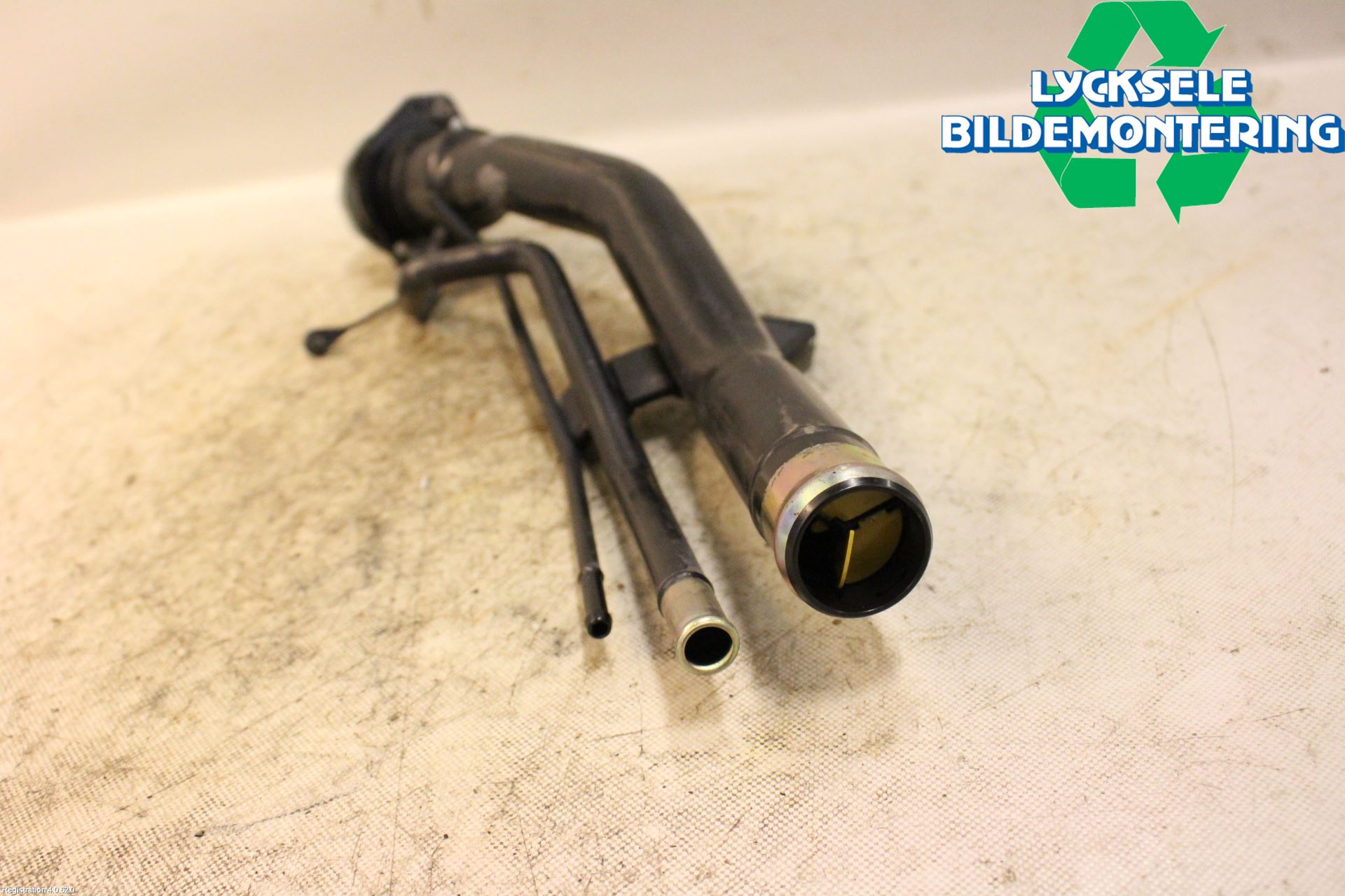 Mitsubishi L200 06-15 Bränslepåfyllnrör-Slang