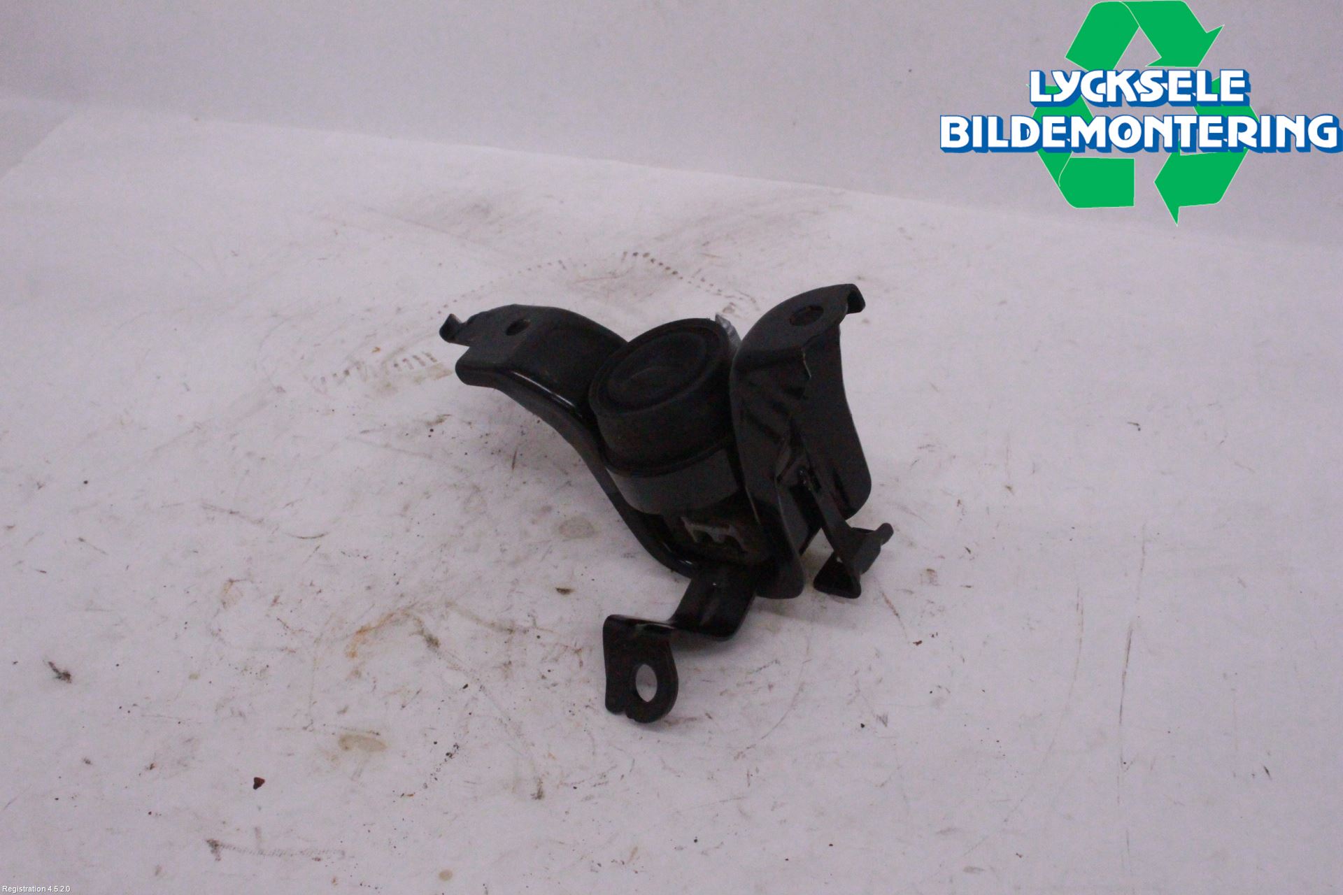 Toyota YARIS XP21 20- Motorfäste