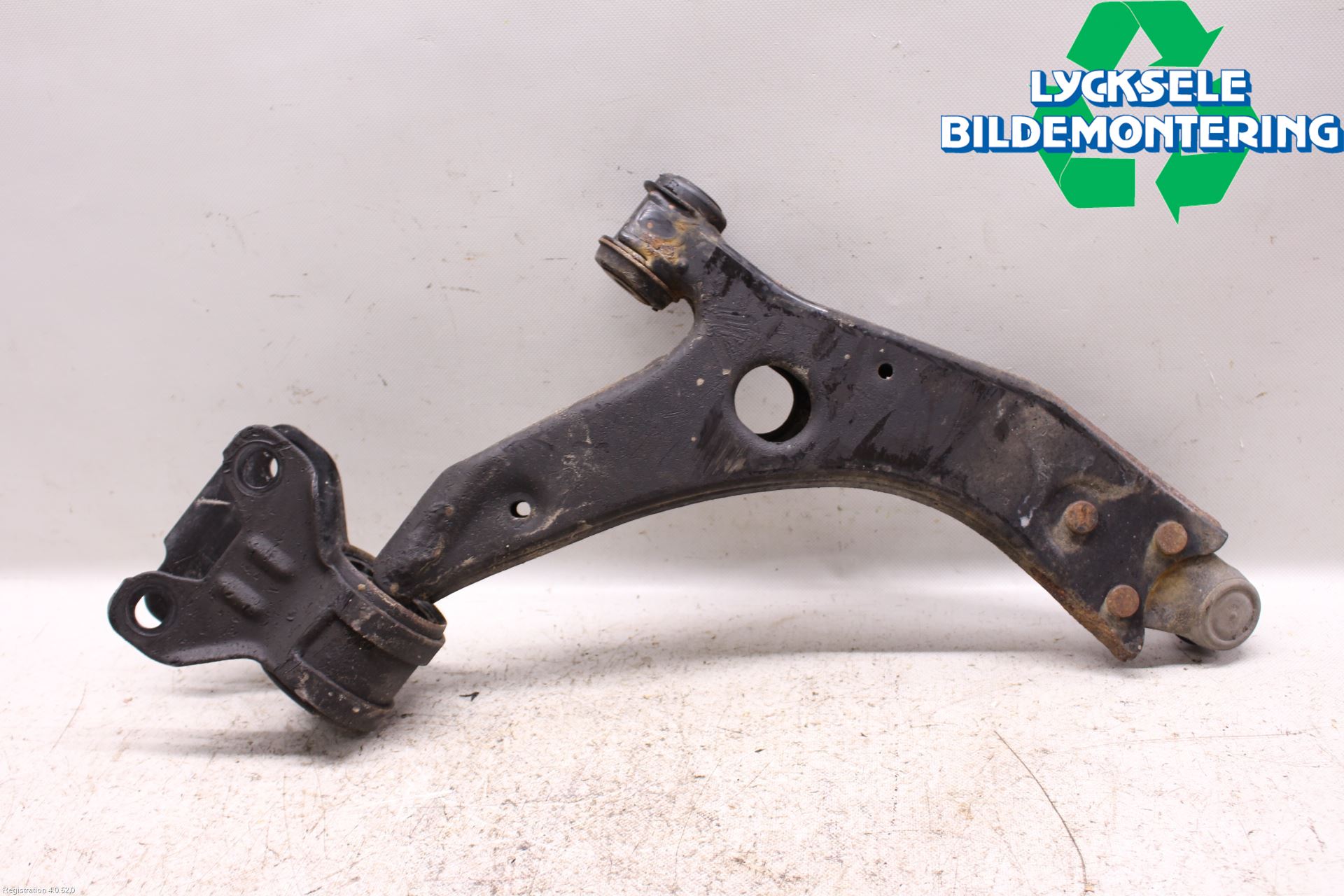 Ford FOCUS 15-18 Bärarm Fram Undre Vä