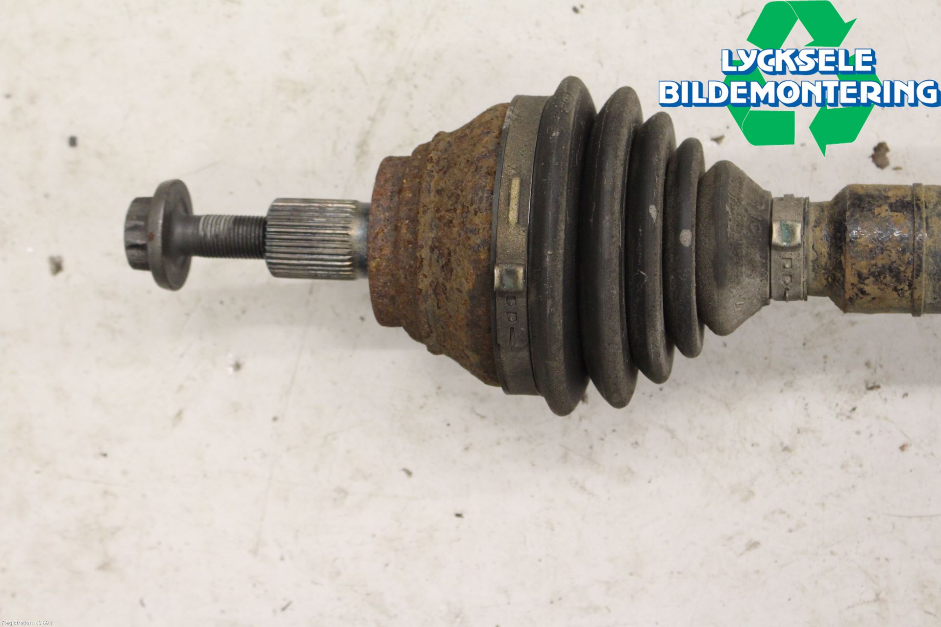 Volkswagen VW PASSAT 11-14 Drivaxel Fram Höger