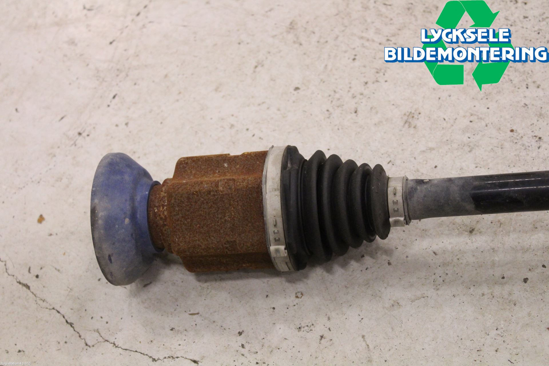 Volkswagen VW PASSAT 15-19 Drivaxel Fram Höger