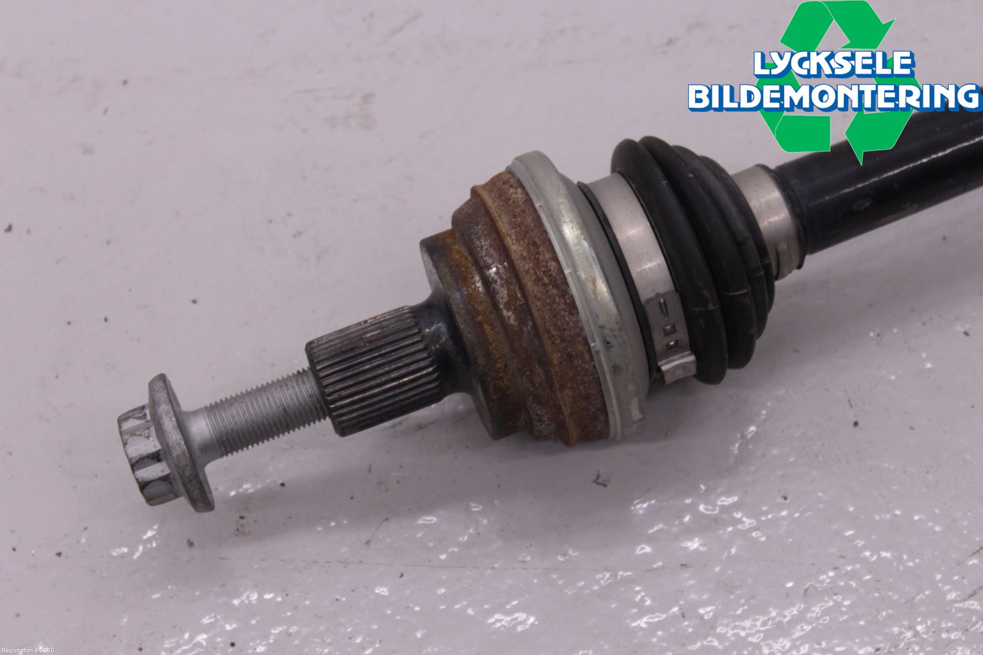 Volkswagen VW TIGUAN 16-24 Drivaxel Bak Höger