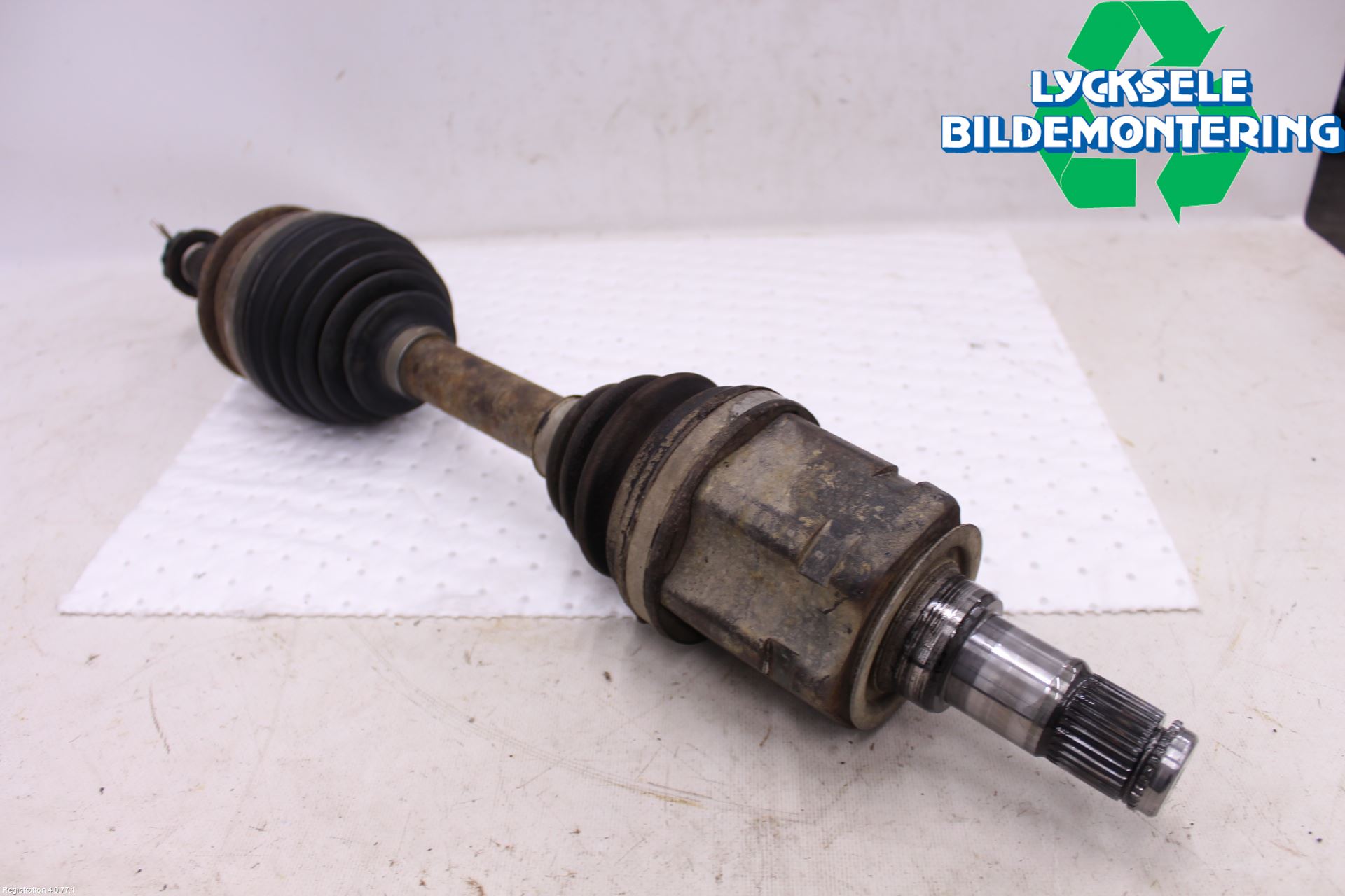 Toyota HILUX 05-16 Drivaxel Fram Vänster