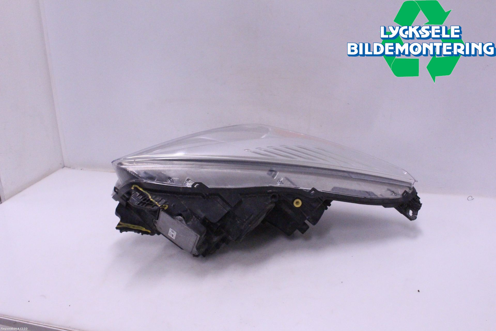 Ford KUGA 13-16 Strålkastare Höger