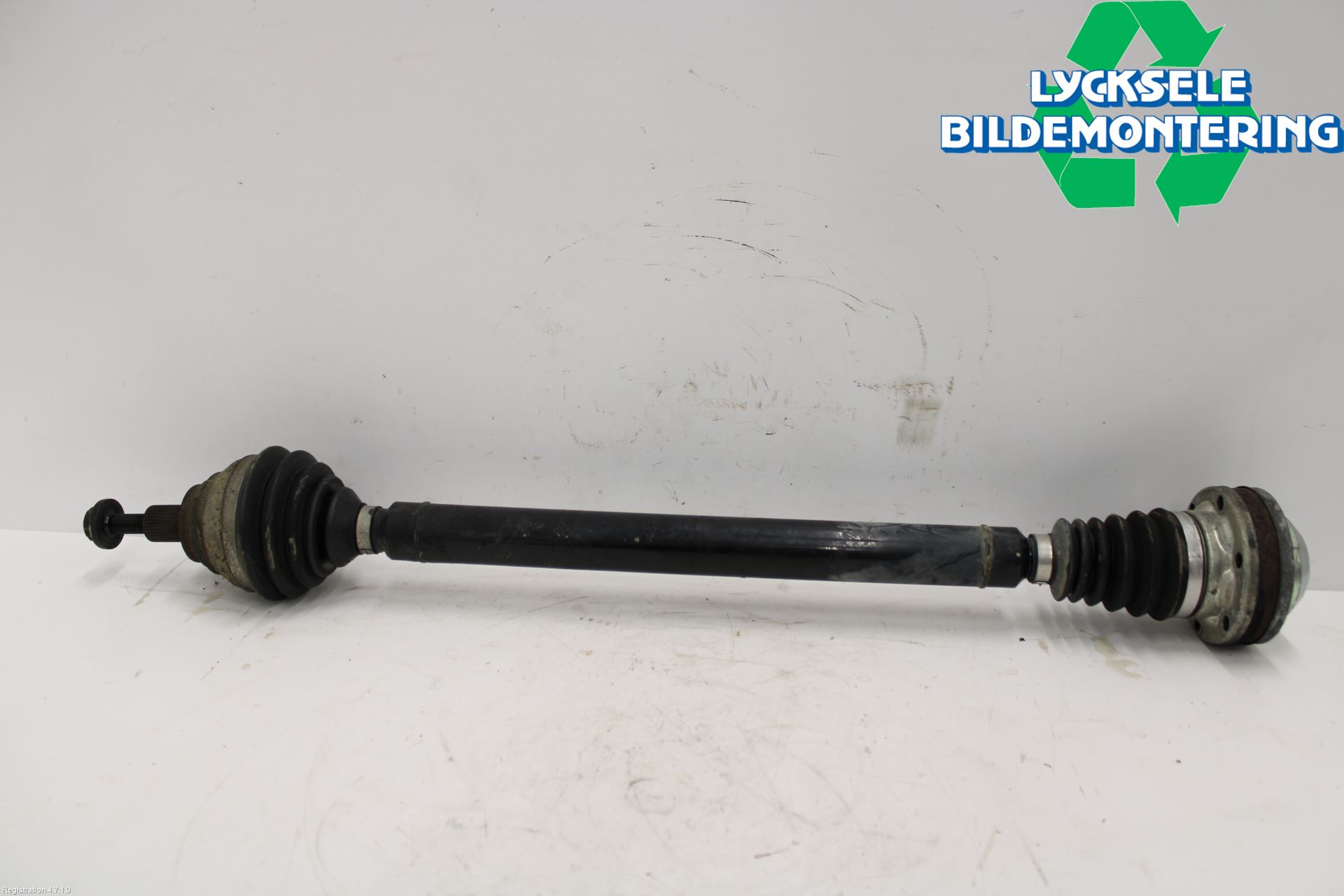 Volkswagen VW CADDY 11-15 Drivaxel Fram Höger