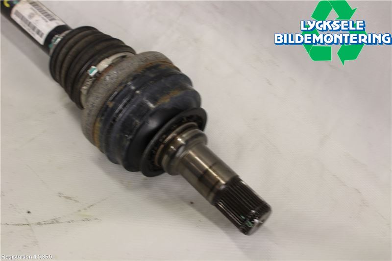 Volkswagen VW TOUAREG 7P 11-18 Drivaxel Bak Höger