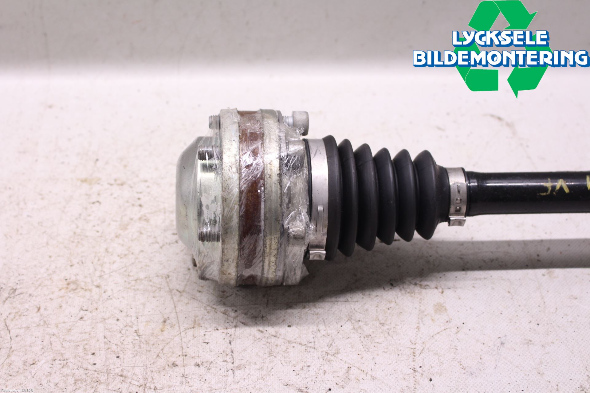Volkswagen VW PASSAT 15-19 Drivaxel Fram Vänster