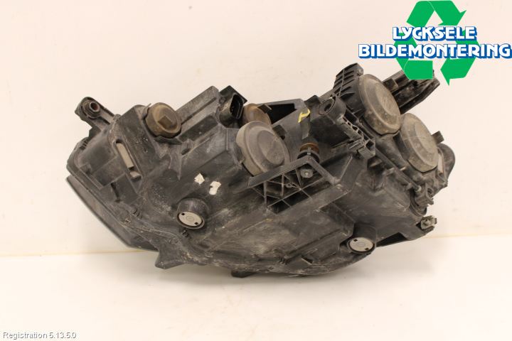 Volkswagen VW PASSAT 15-19 Strålkastare Höger