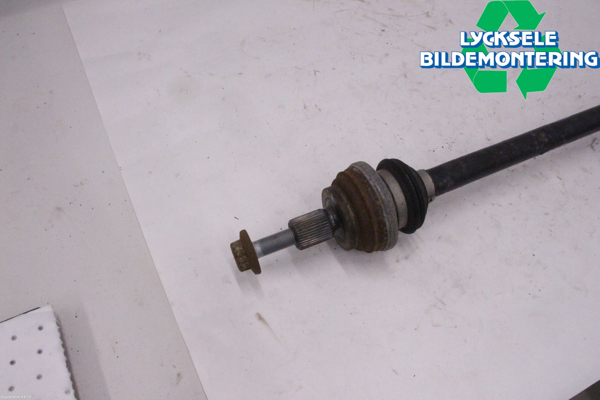 Volkswagen VW T-ROC 18- Drivaxel Bak Vänster