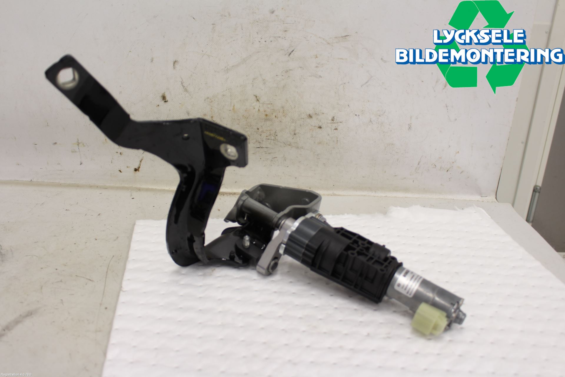 Audi A6 F2/C8 19- Bakluckeöppnare Automatisk