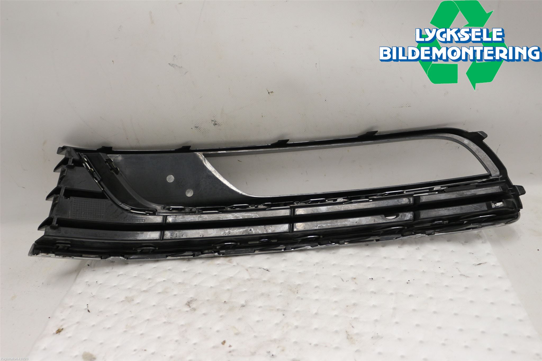 Volkswagen VW PASSAT 11-14 Dimljussarg Fram