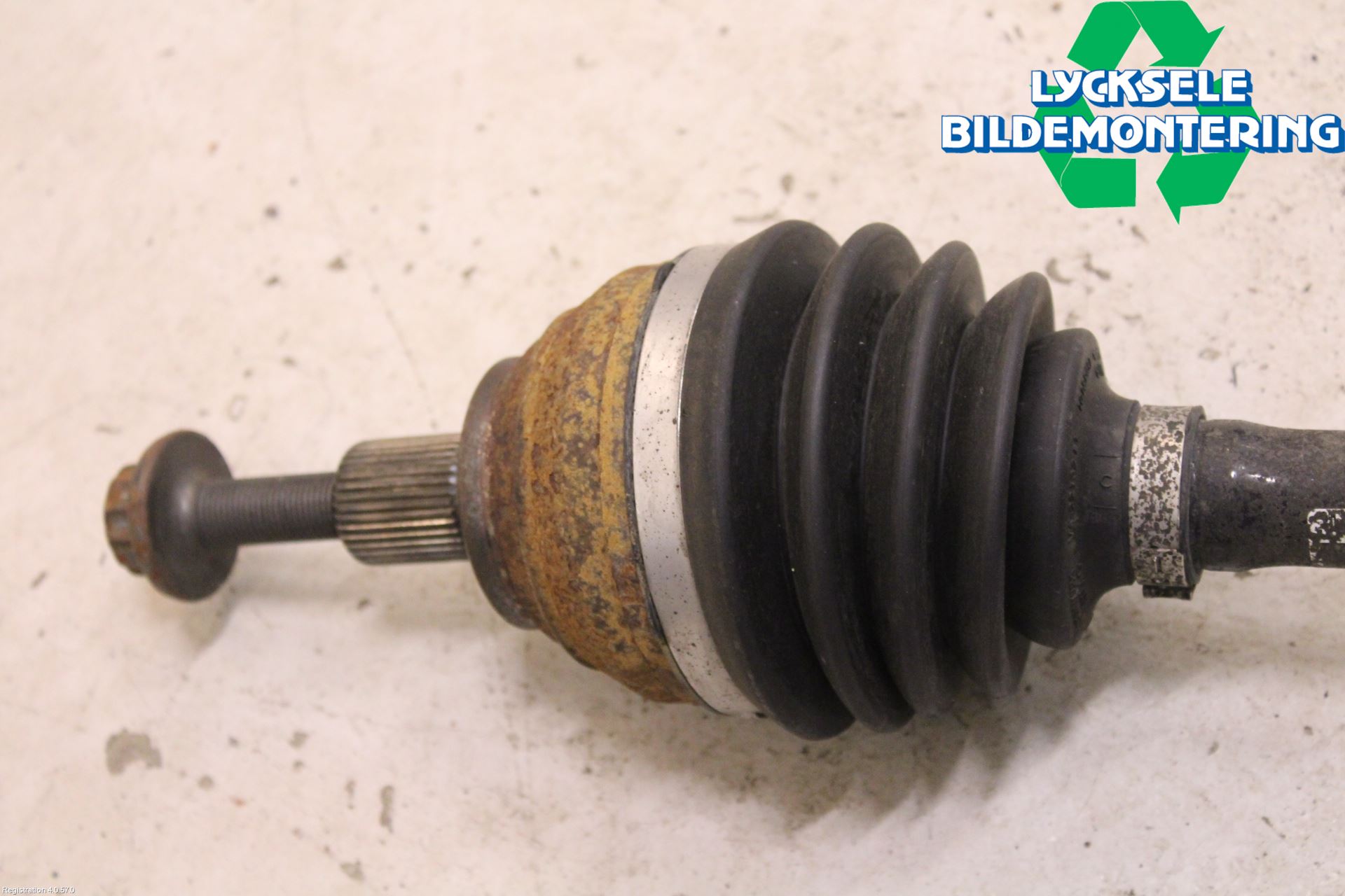 Volkswagen VW CADDY 16-20 Drivaxel Fram Vänster
